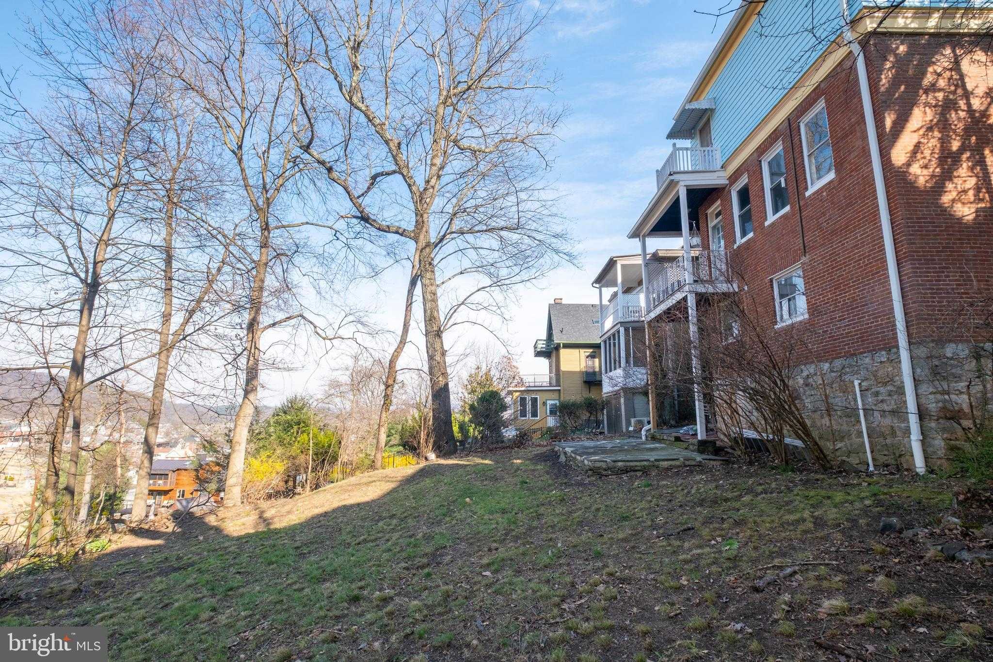 611 Washington St photo 59