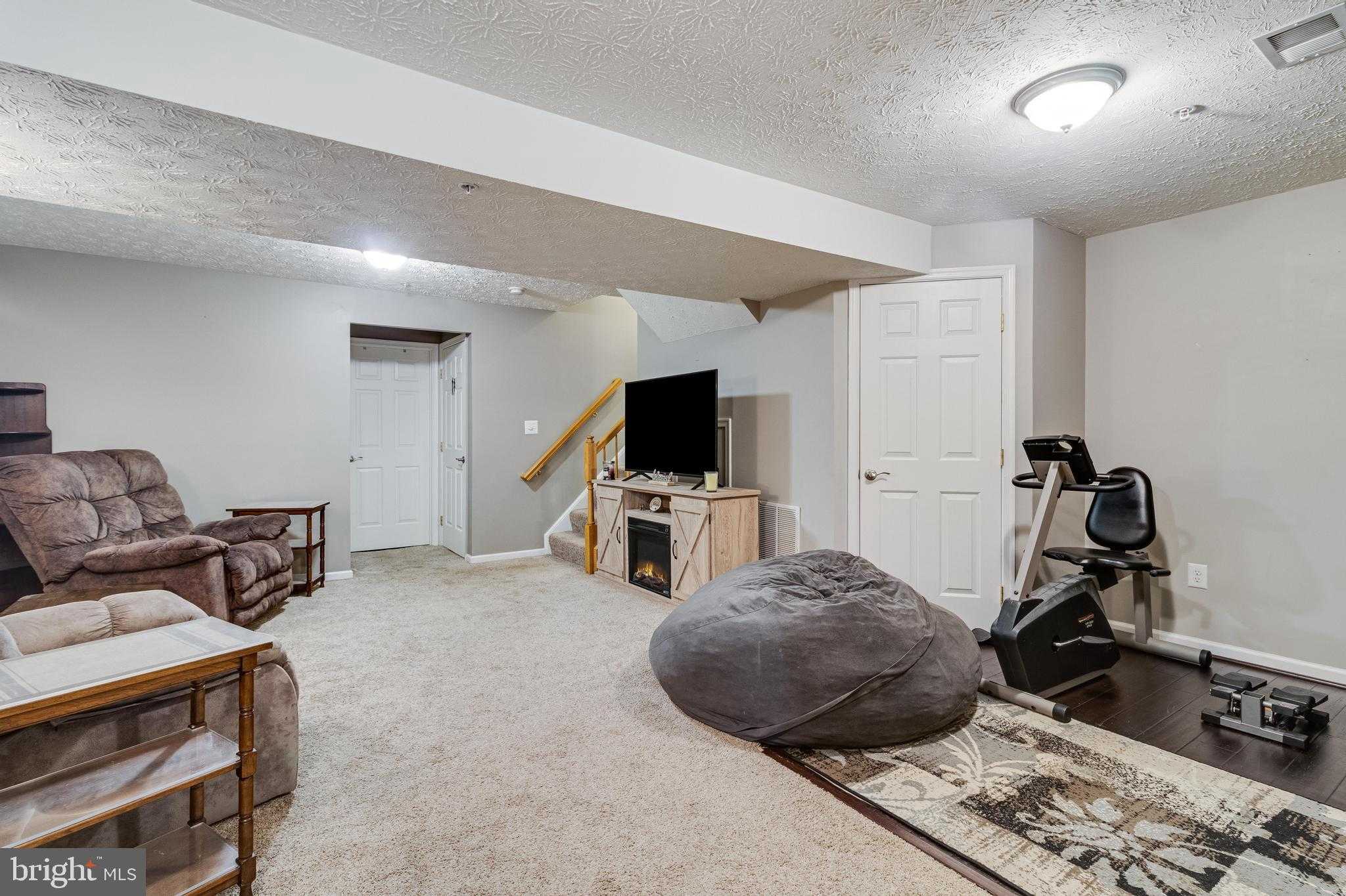 2401 Green Leaf Ter photo 28