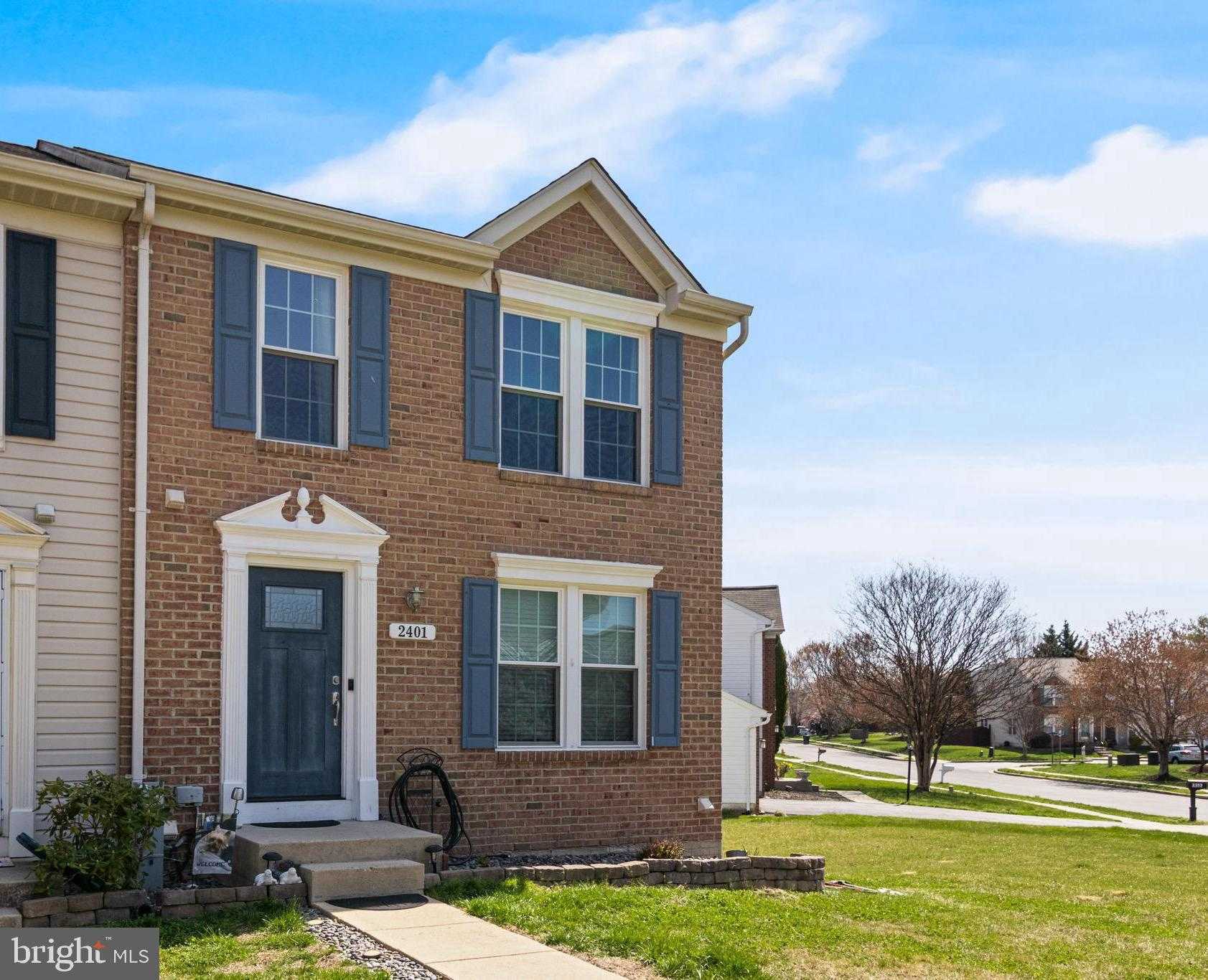 2401 Green Leaf Ter photo 3