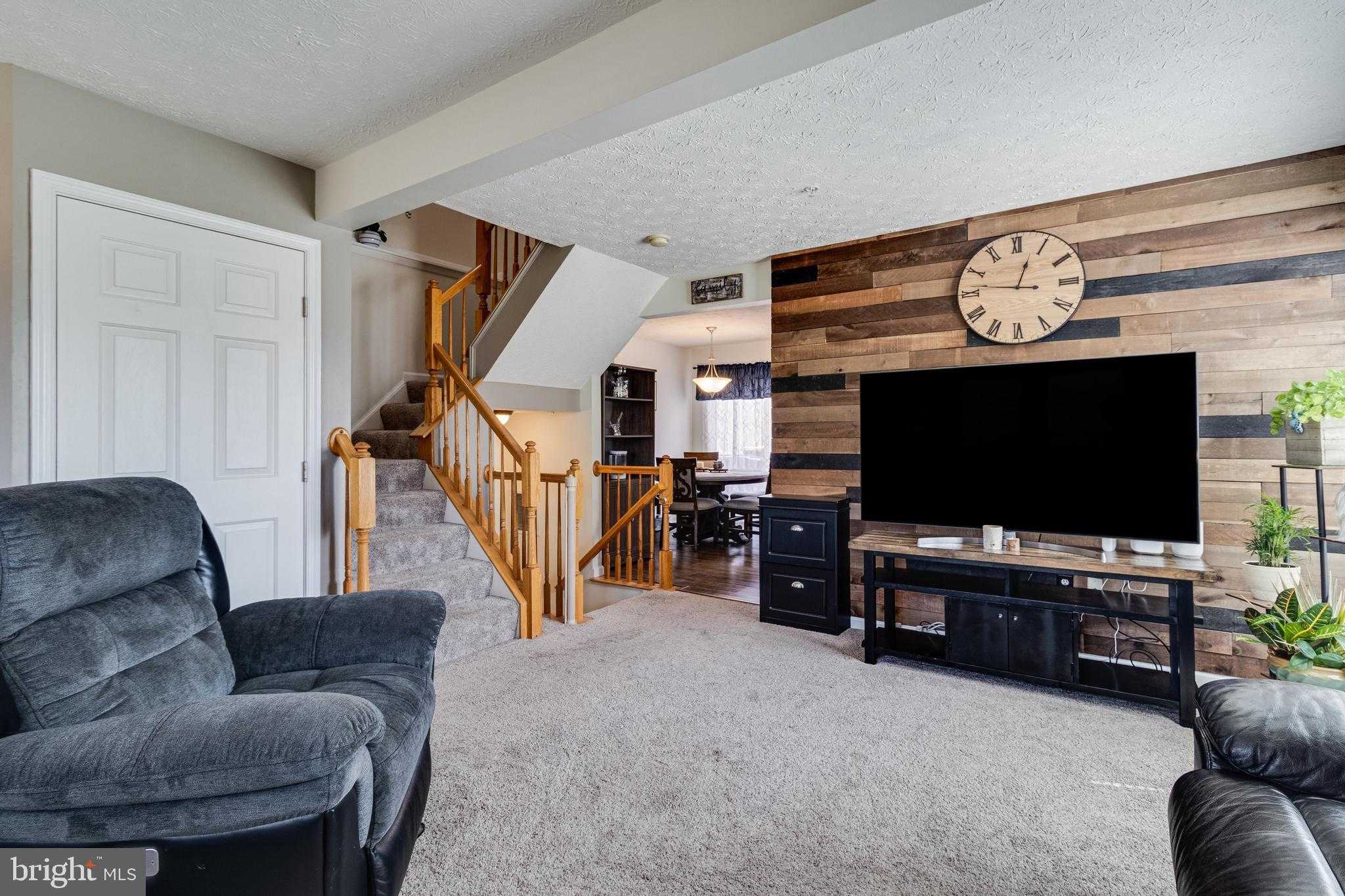 2401 Green Leaf Ter photo 7