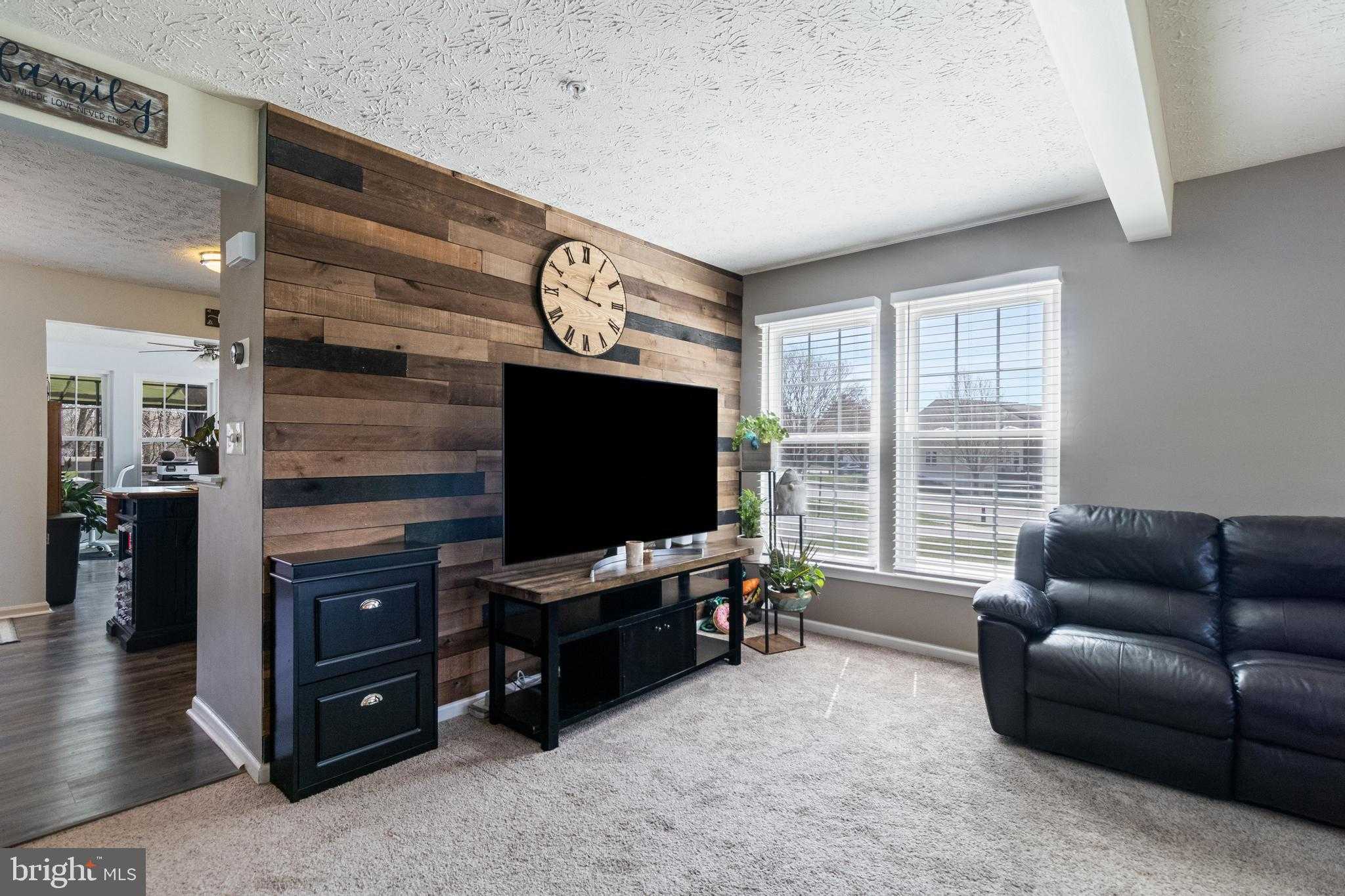 2401 Green Leaf Ter photo 8