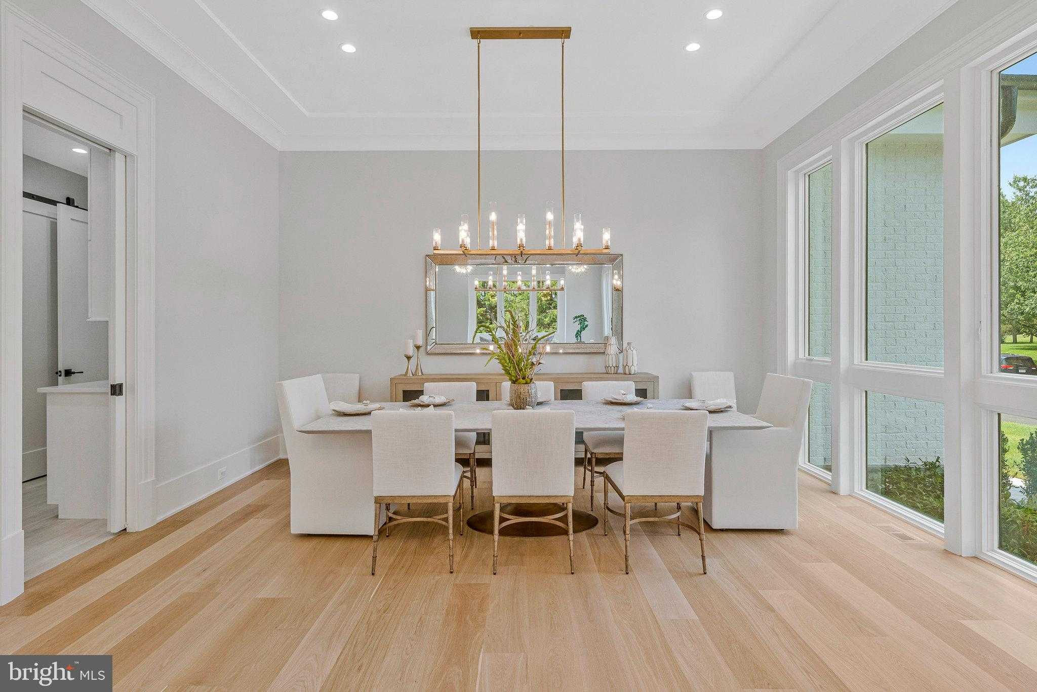 1044 Carper St photo 4