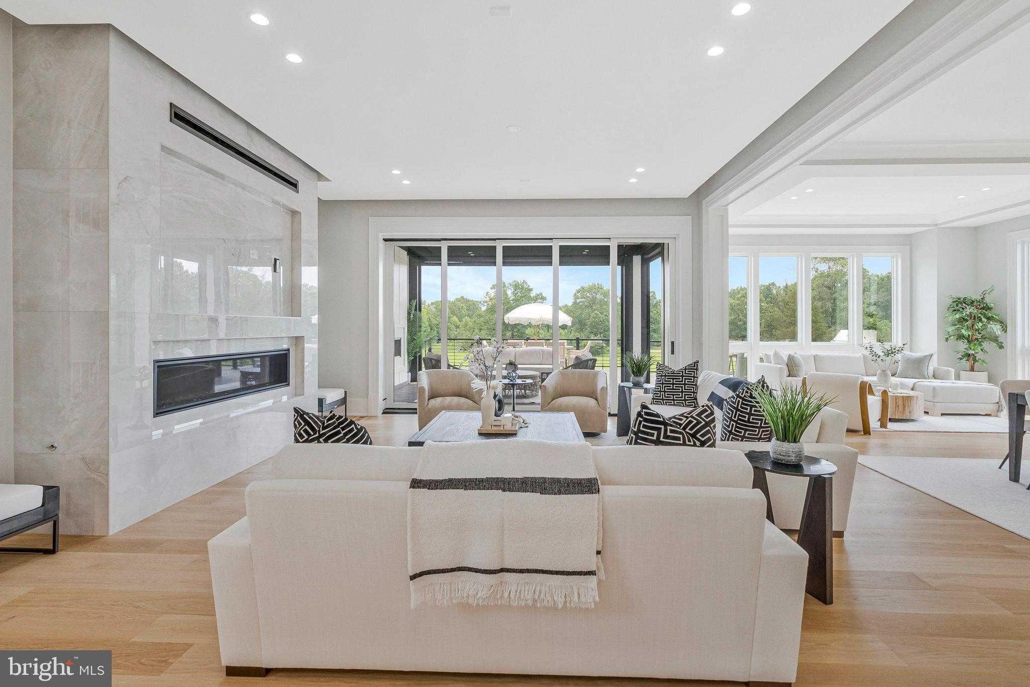 1044 Carper St photo 44