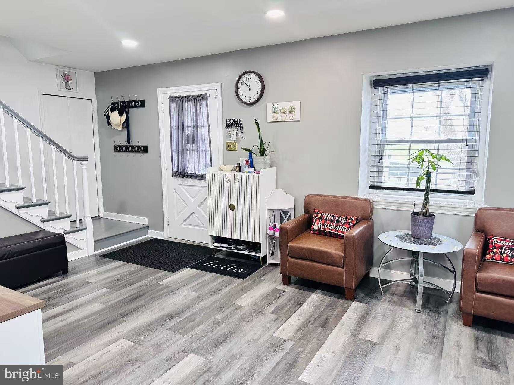 556 Anne St photo 27