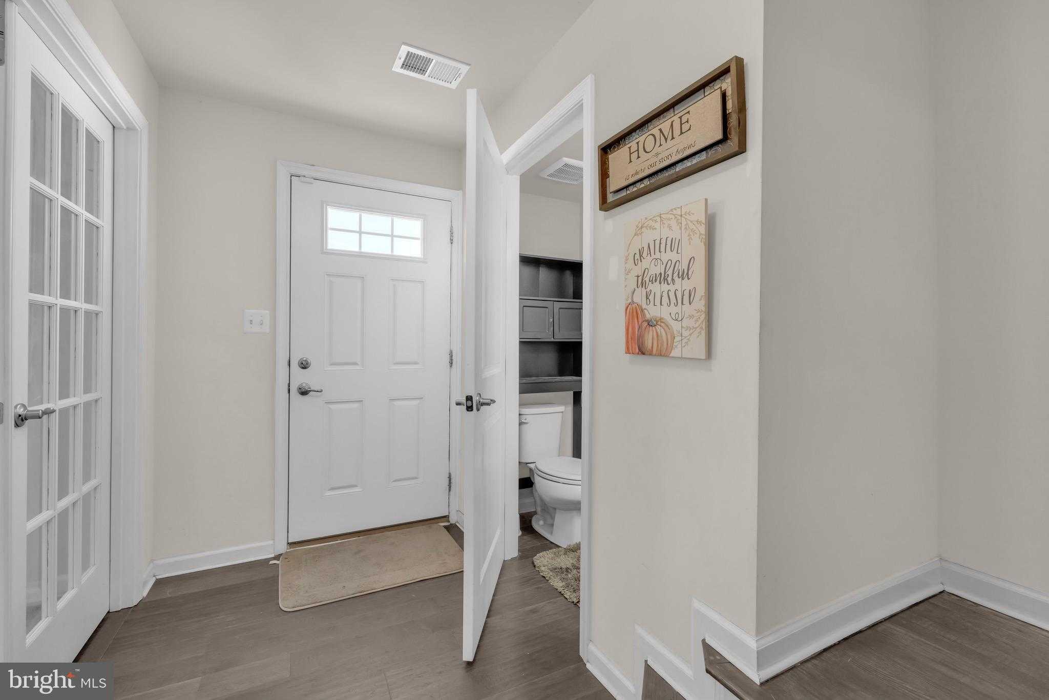 9424 Adelaide Ln photo 5