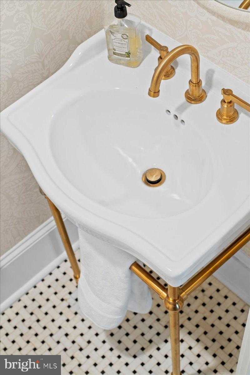 194 N Chancellor St photo 34