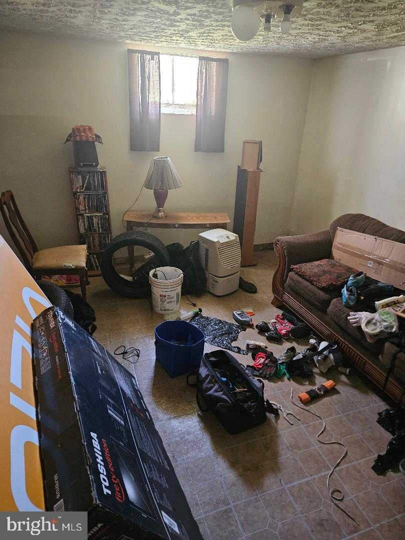 629 Larchmont Ave photo 23