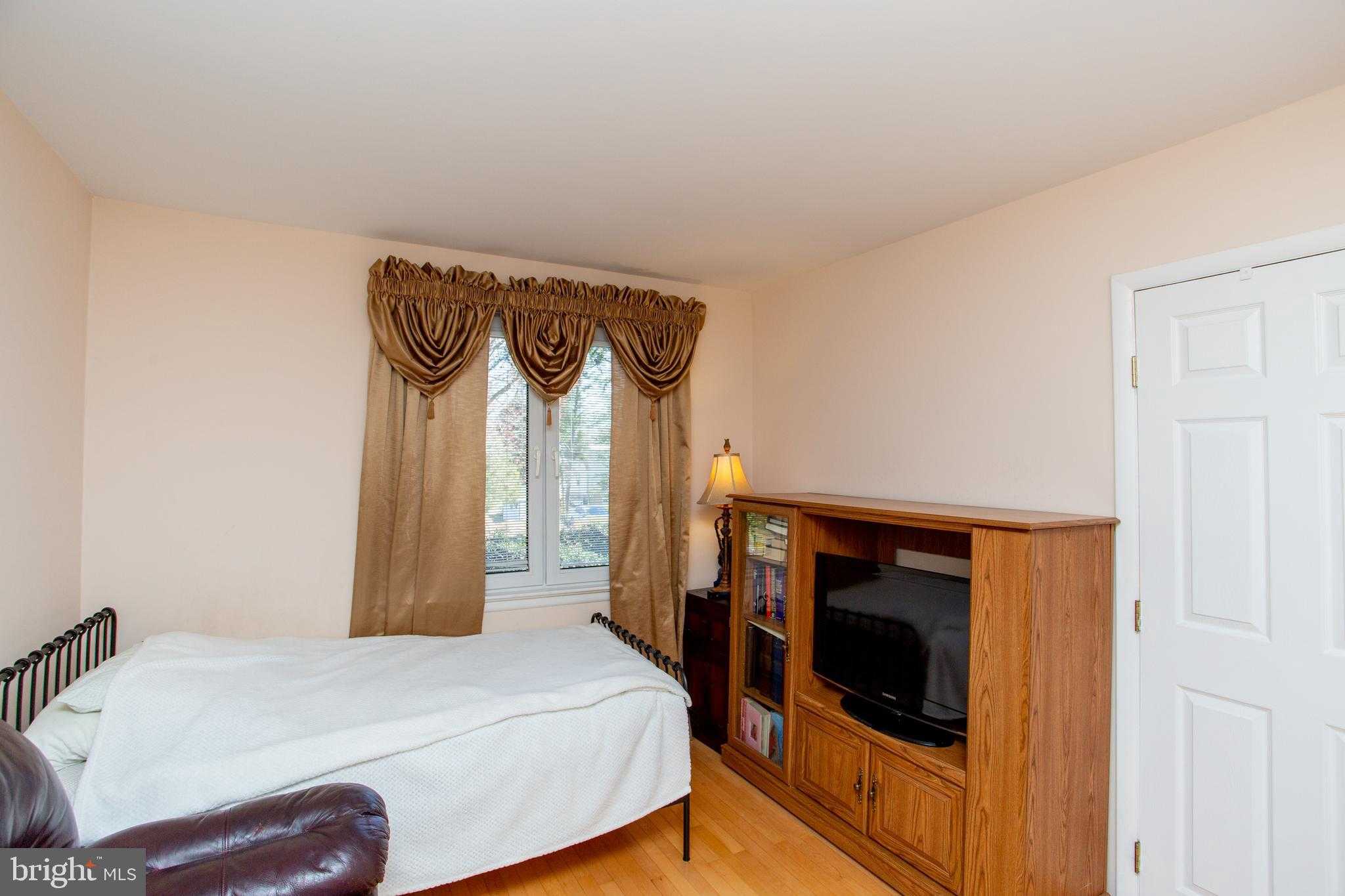 48 Hershel St photo 45