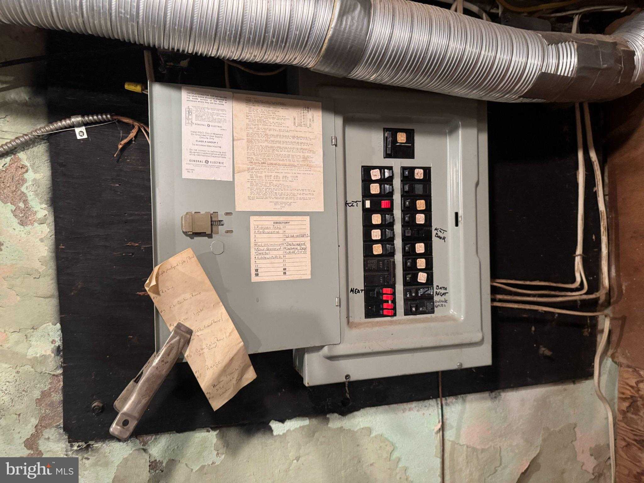 548 Woodland Ave photo 32