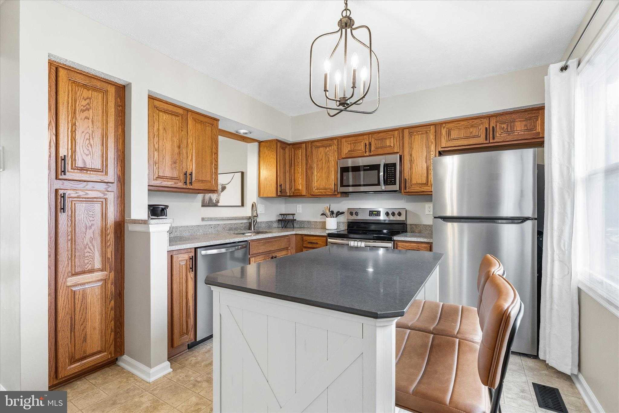 6220 Illinois CT photo 3