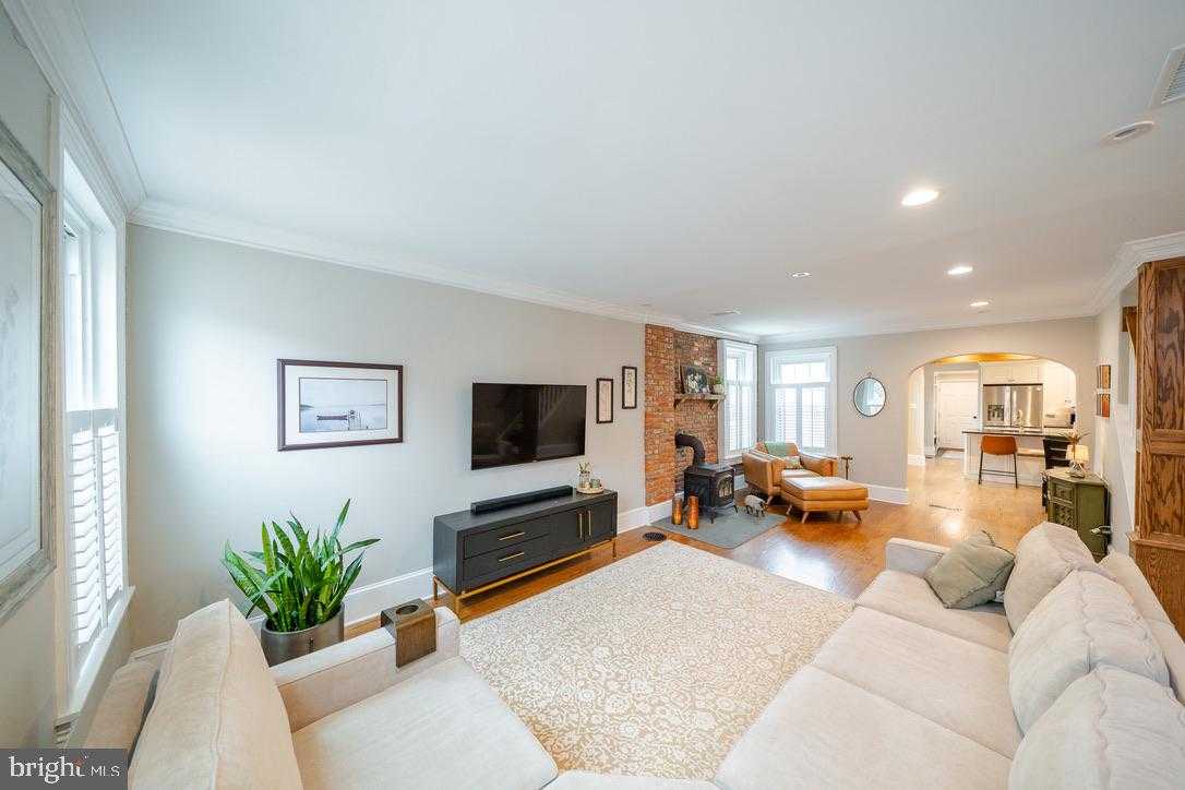 120 W Union St photo 6