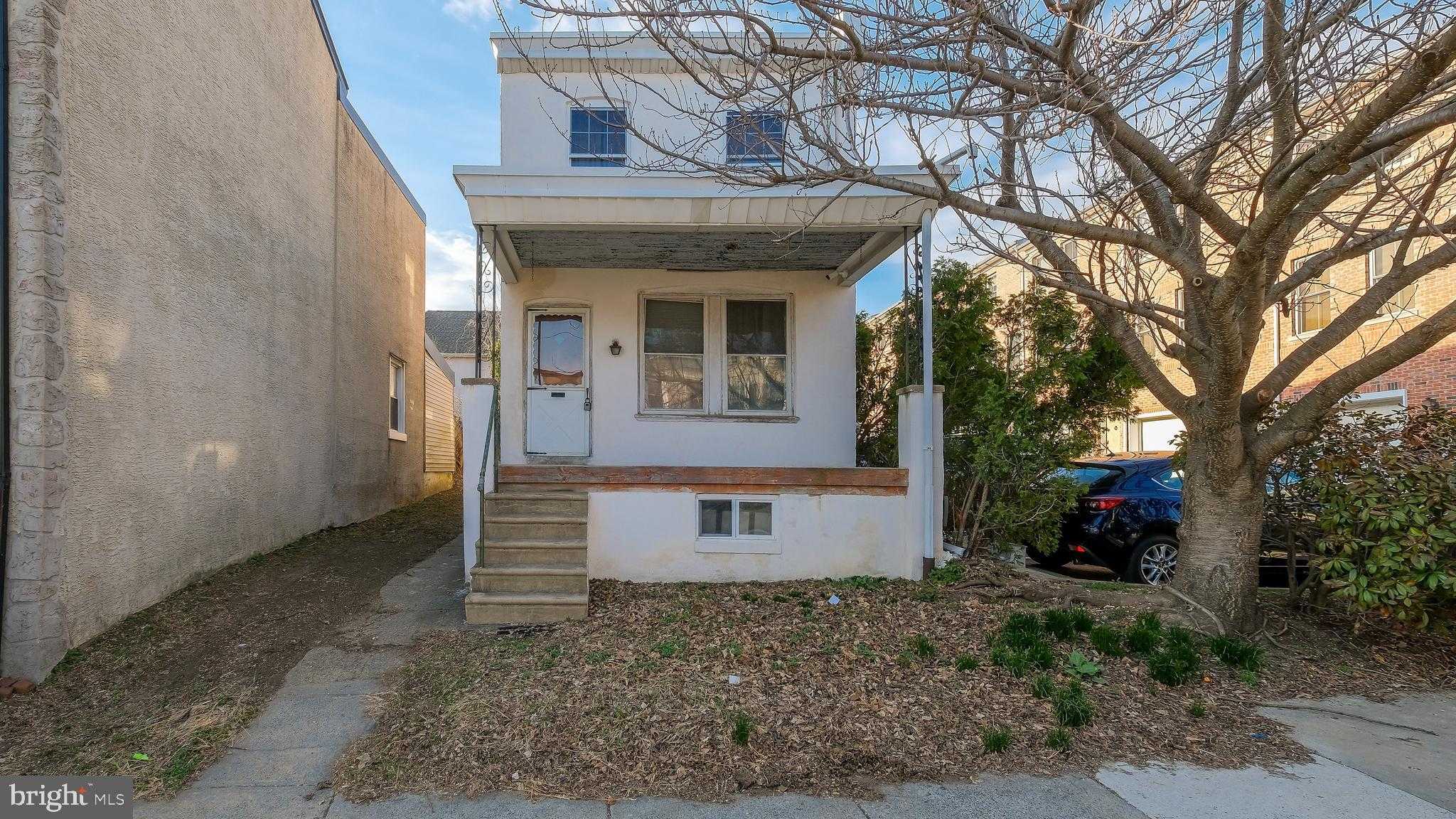 404 Leverington Ave photo 2