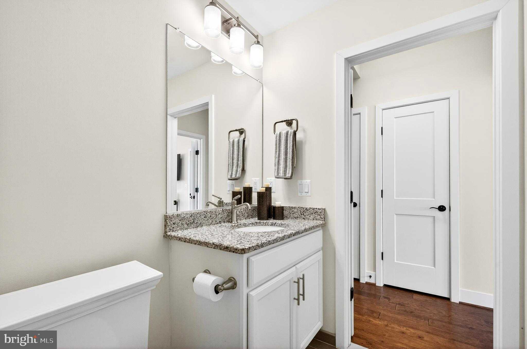 151 Center St S photo 9