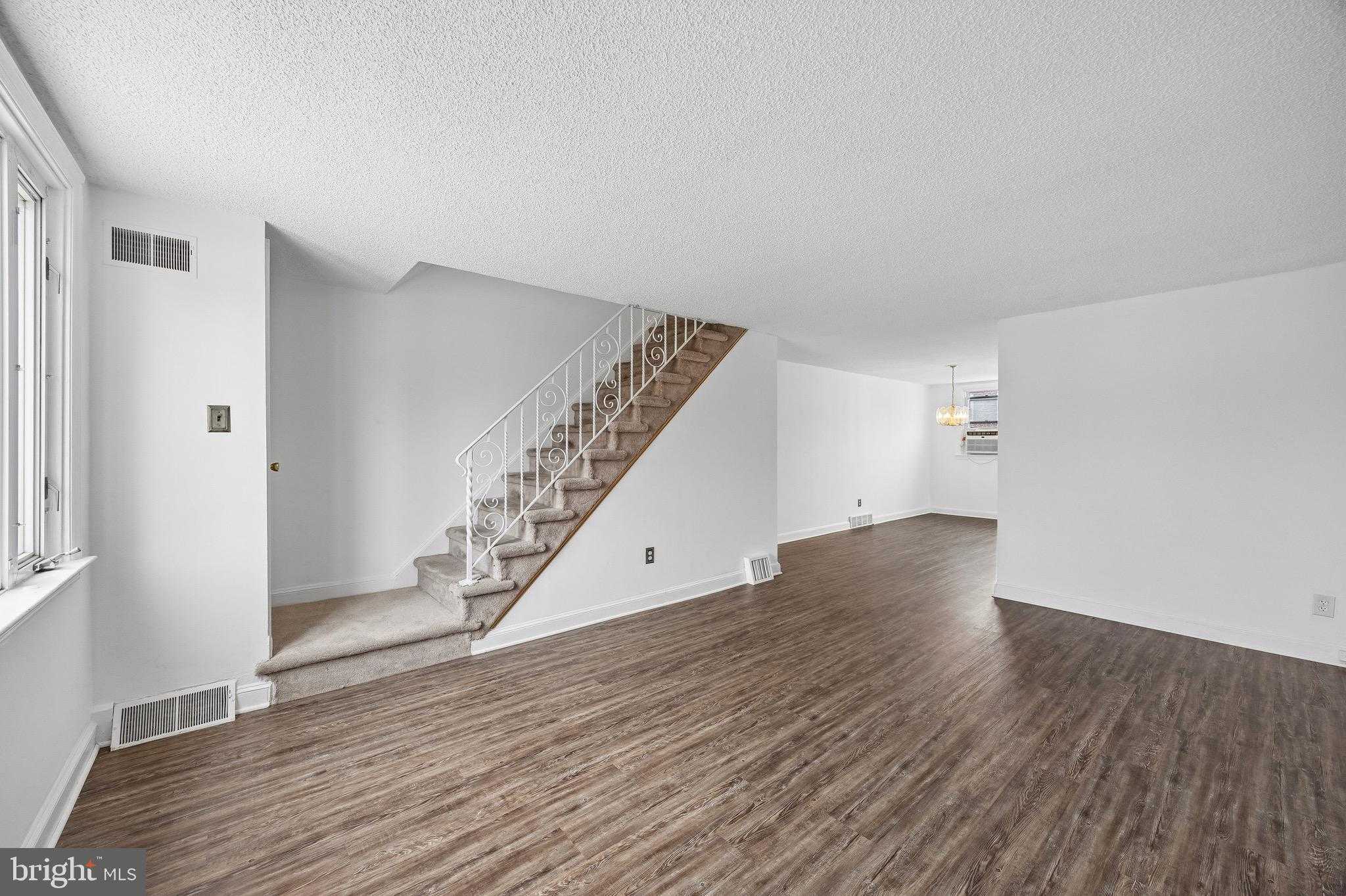 924 Fairfax Rd photo 4