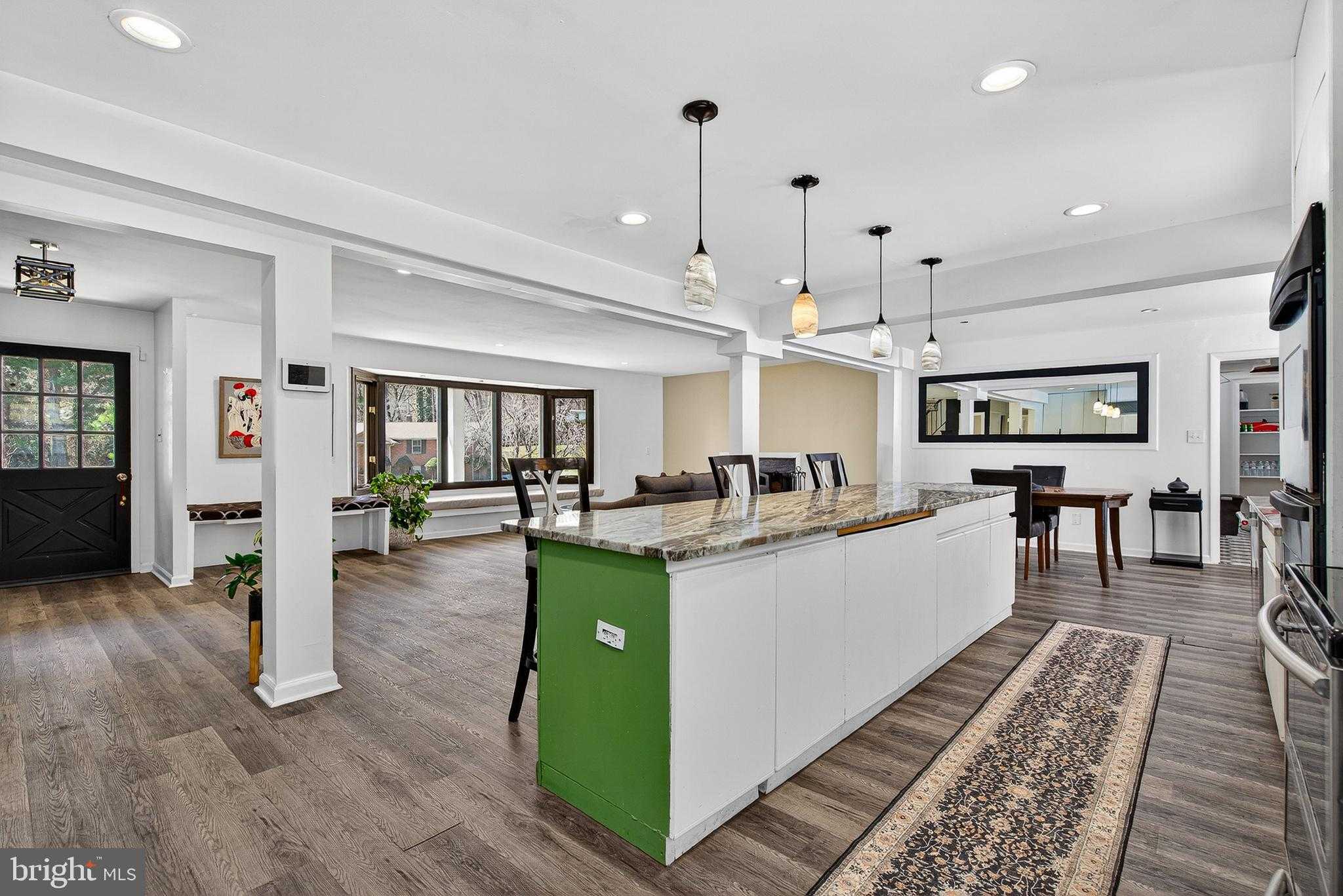 9 Rainbow CT photo 13