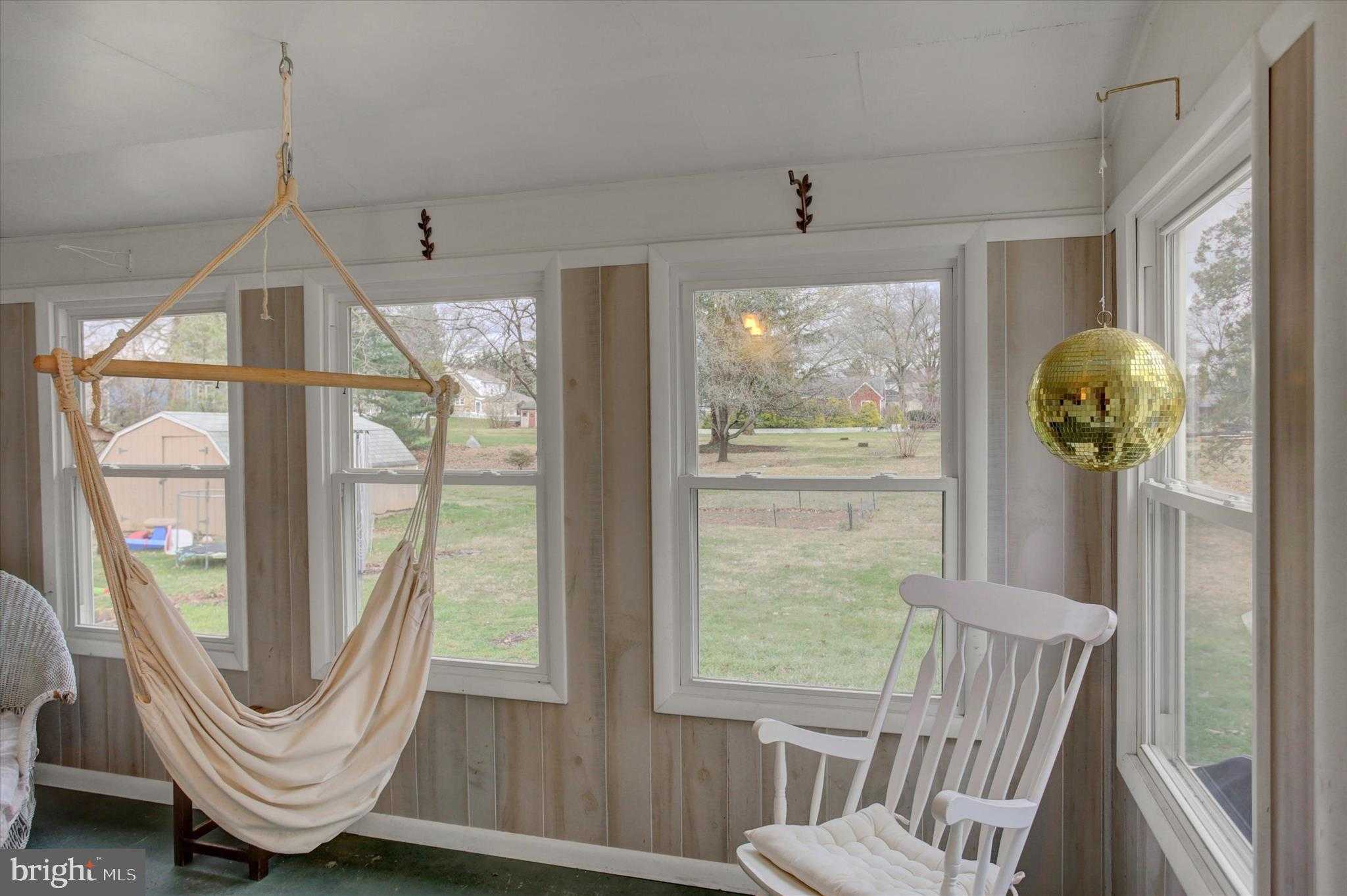 233 Lurgan Ave photo 15