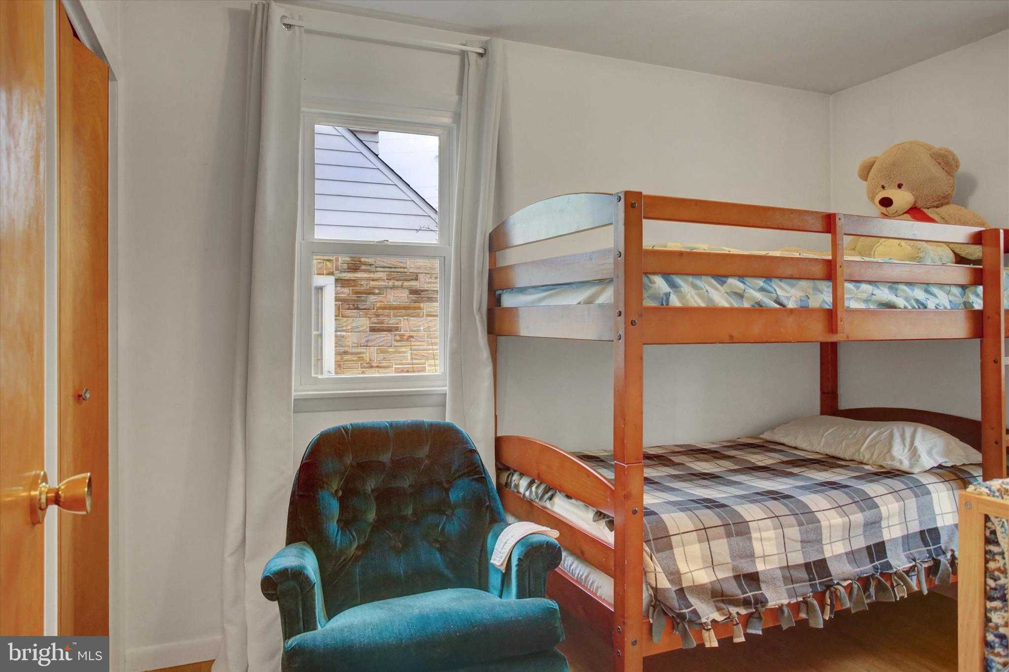 233 Lurgan Ave photo 25