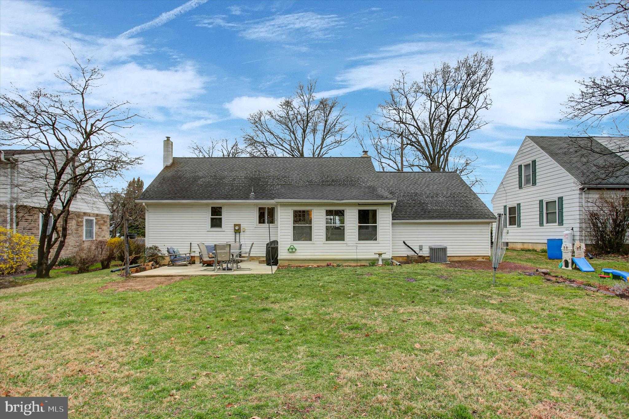 233 Lurgan Ave photo 38