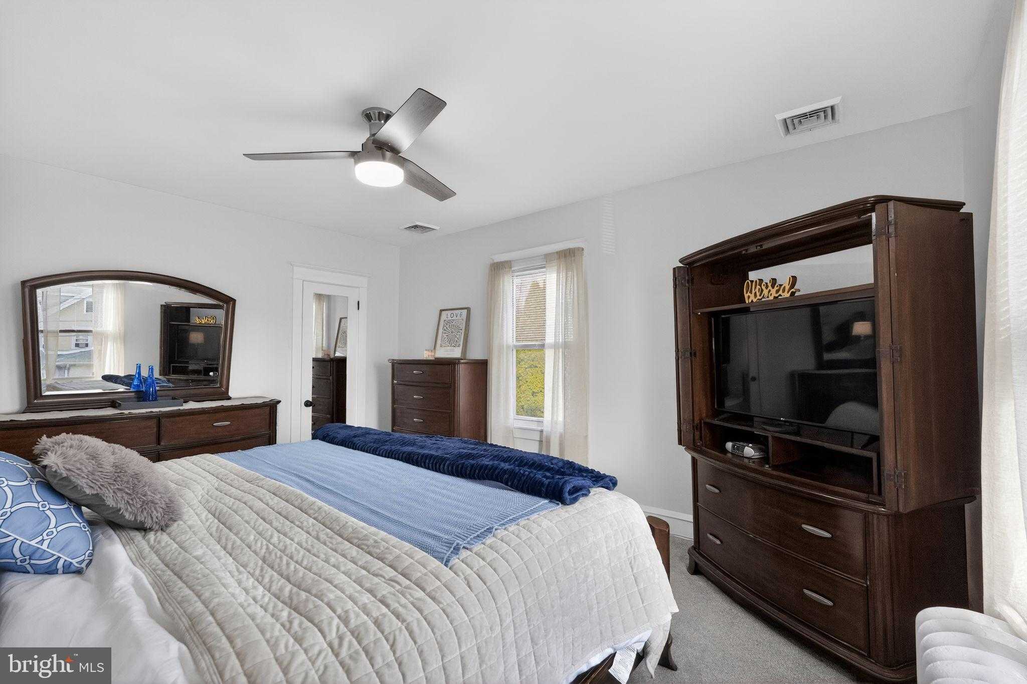 346 Wayne Ave photo 21