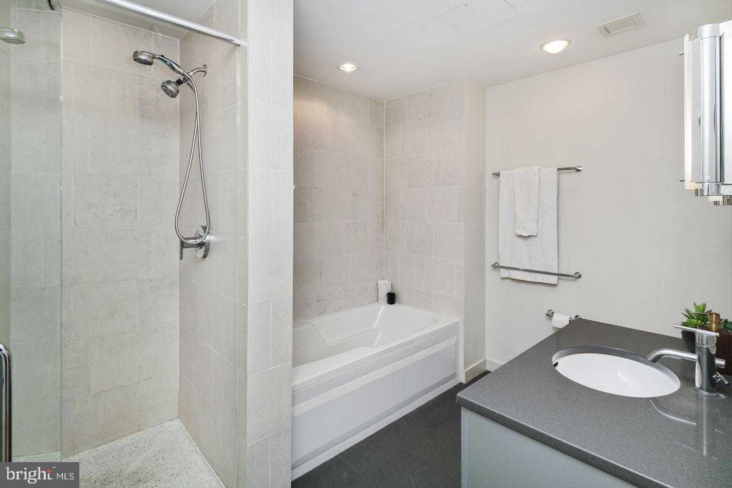 2101 Market St Unit 2405 photo 27