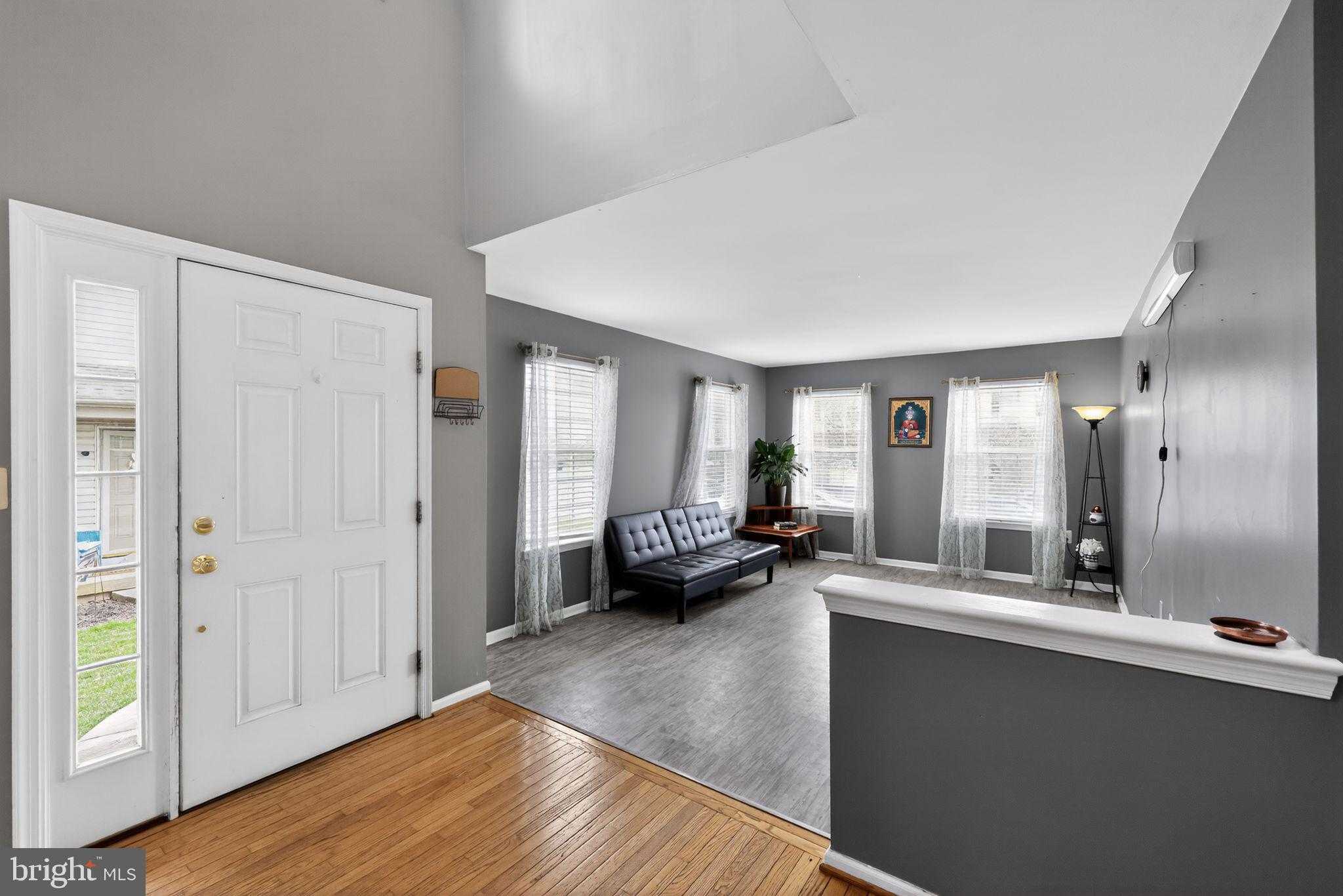 111 Raintree Xing photo 3