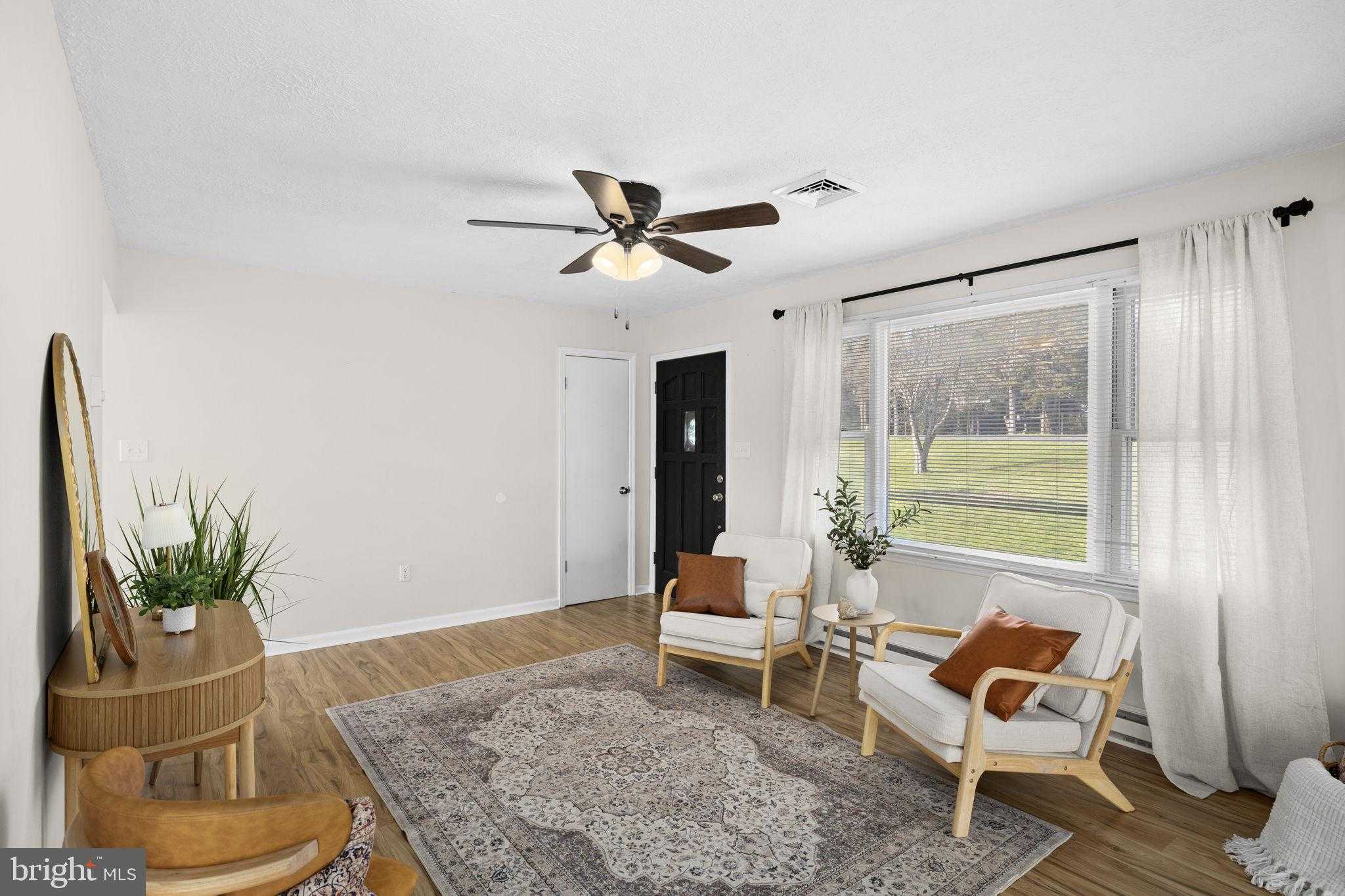 300 Martin St photo 10