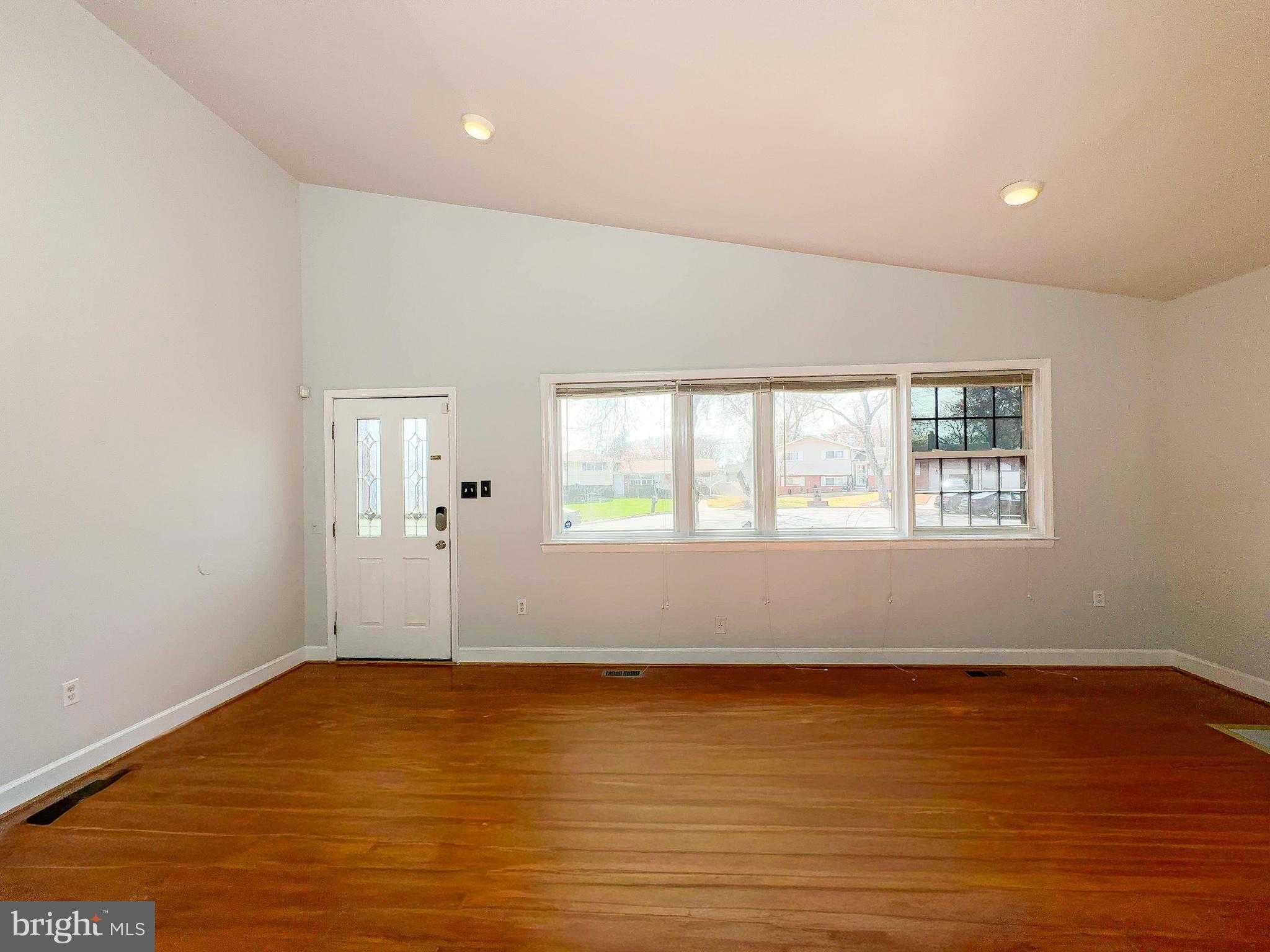 5504 Westminster CT photo 5