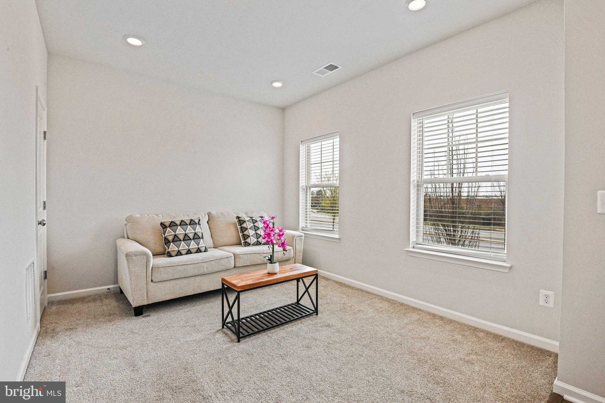 815 Sawback Sq NE photo 7