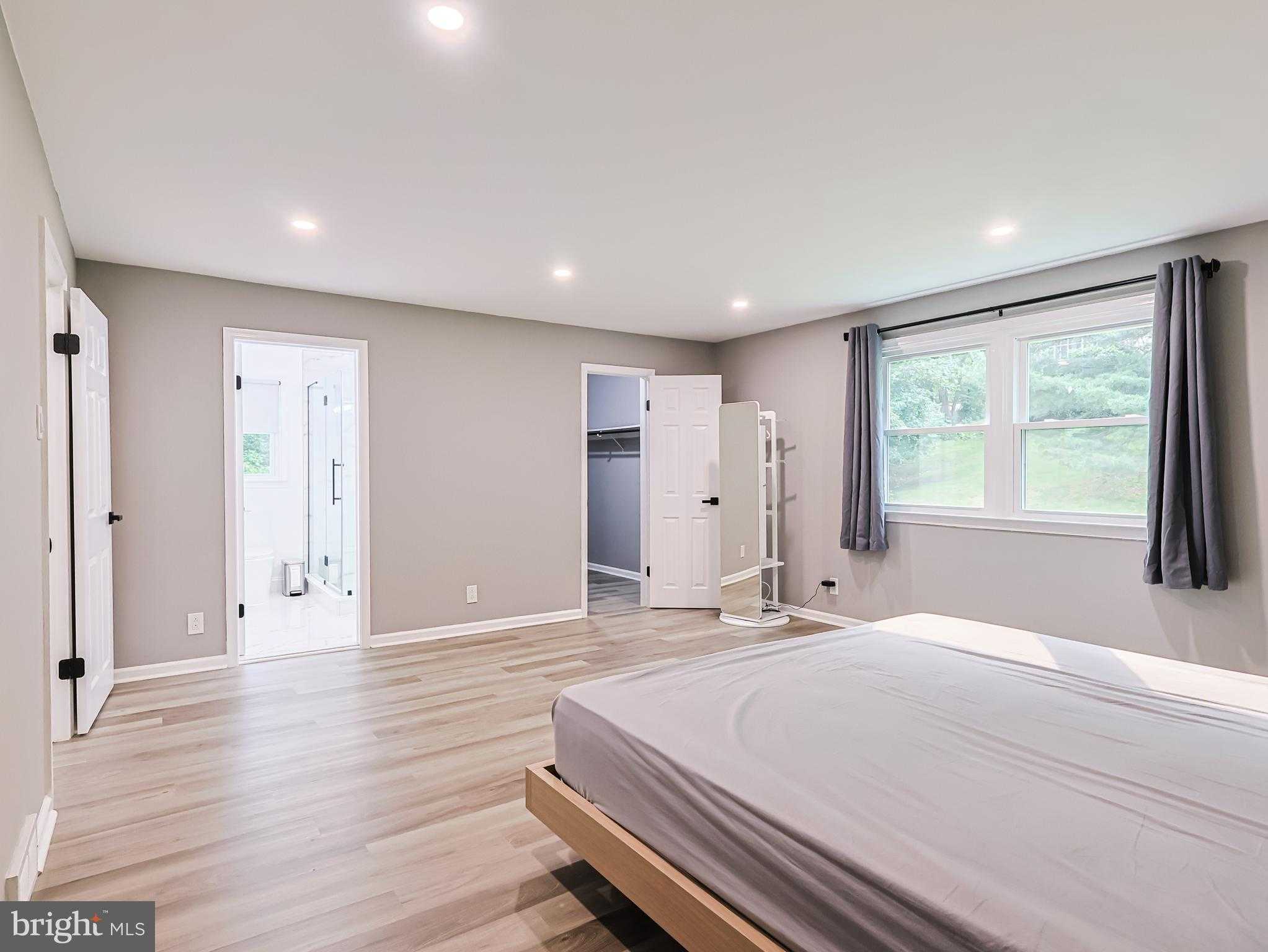 1950 Valley Rd photo 19