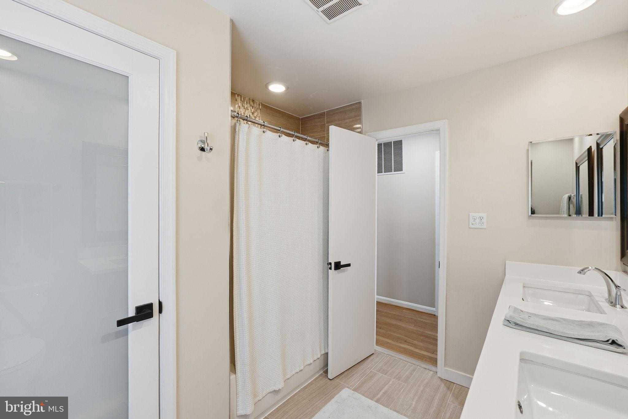 4205 Norbeck Rd photo 25