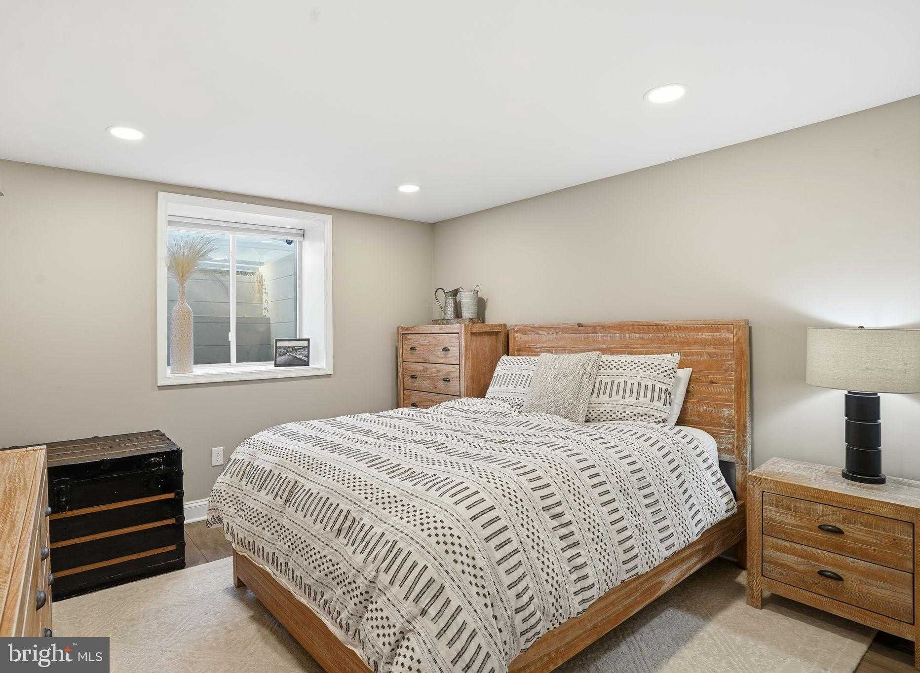 89 Kennedy Dr photo 17