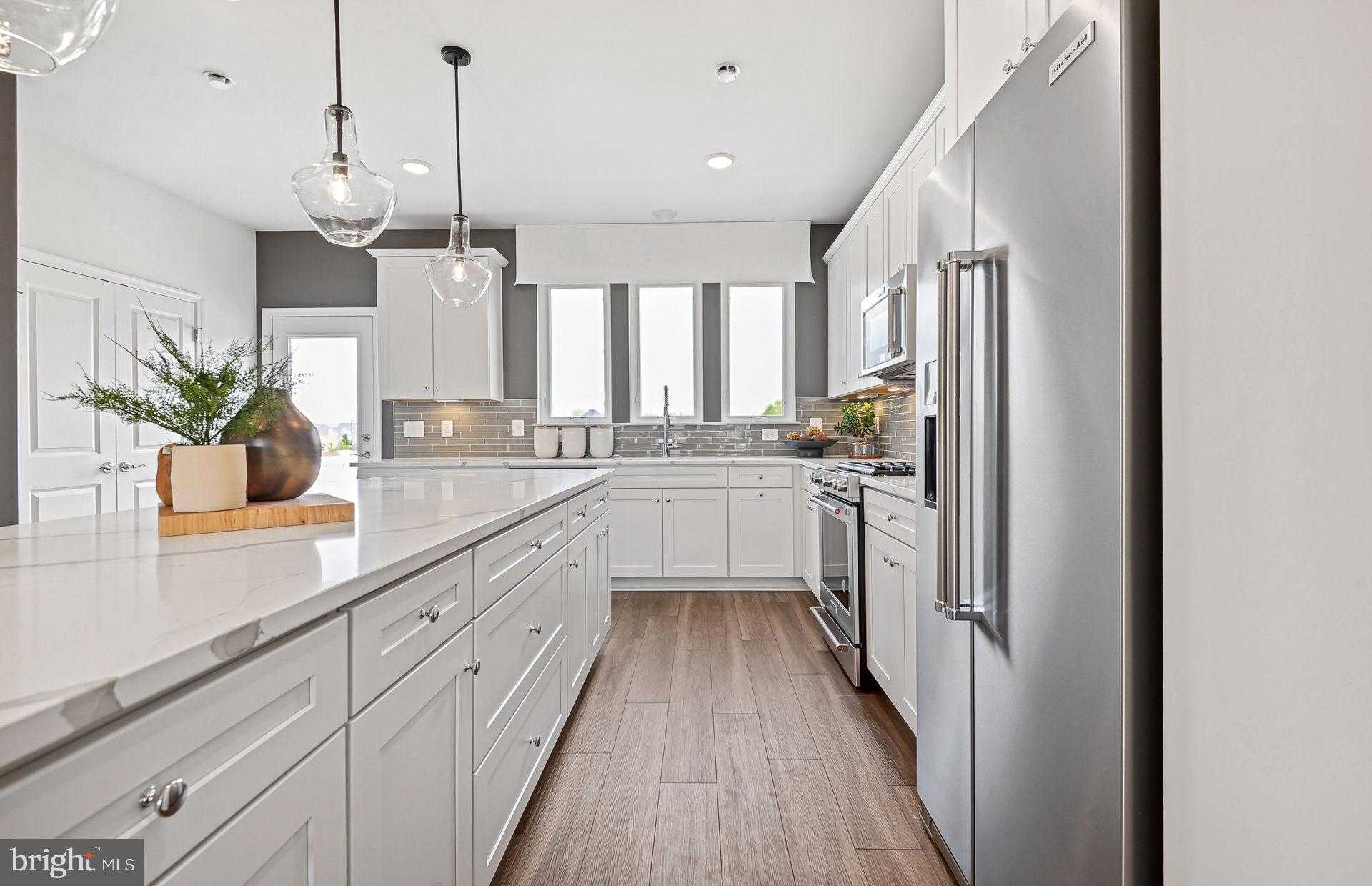 111 Waterleaf Dr photo 2