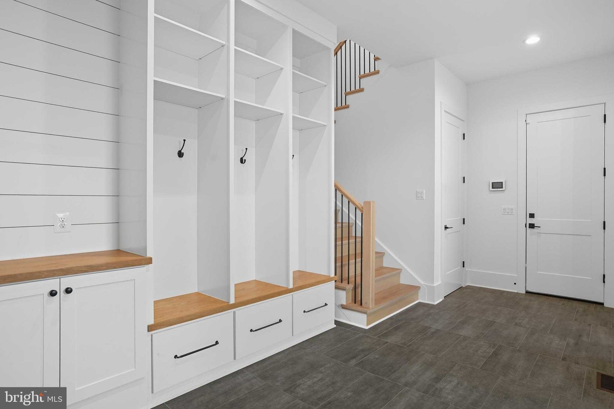 1111 Ingleside Ave photo 29