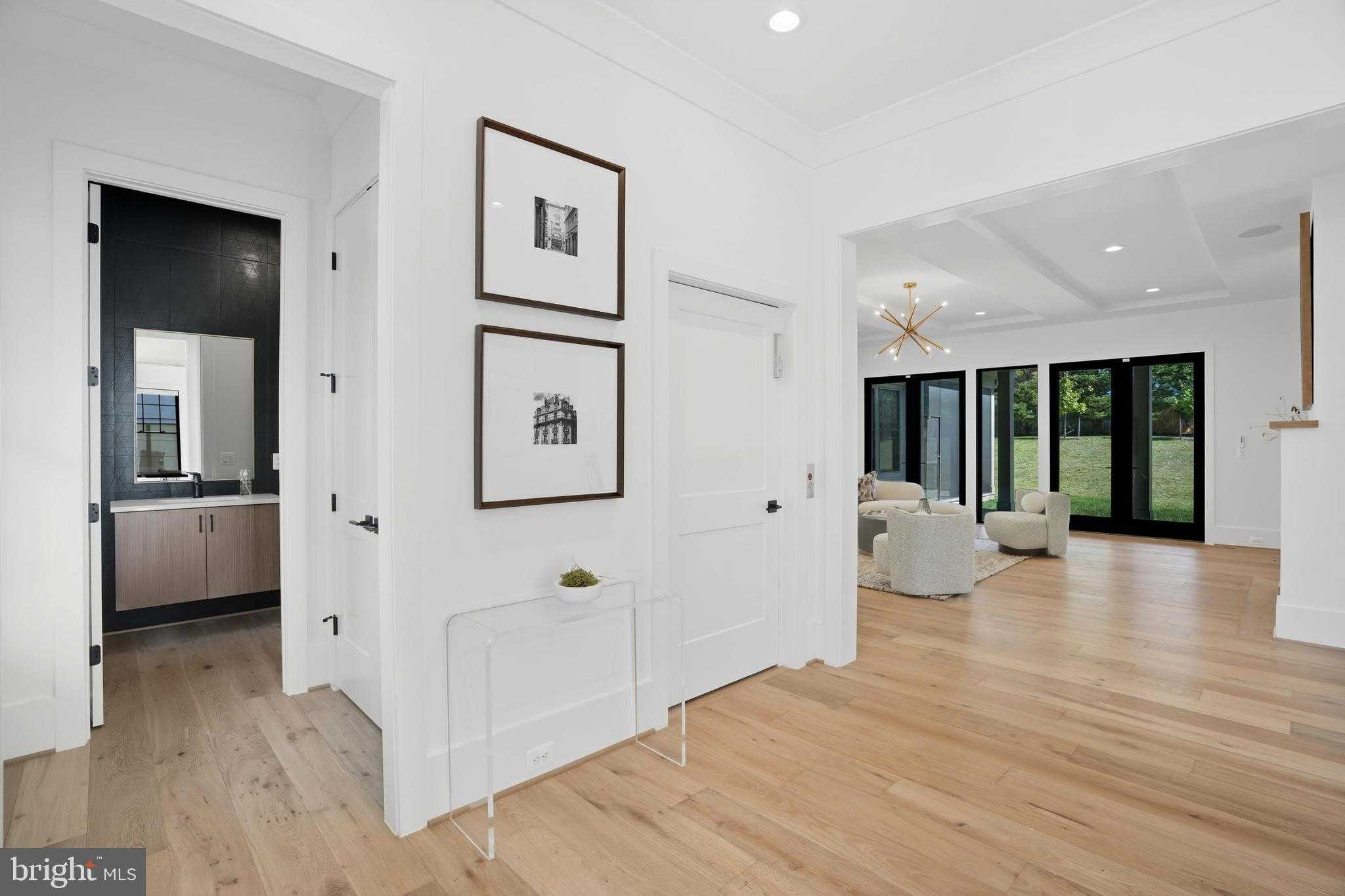 1111 Ingleside Ave photo 9