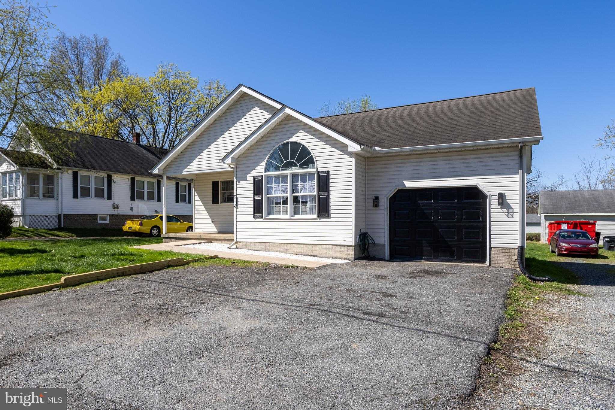 213 Cherry Hill Rd photo 3