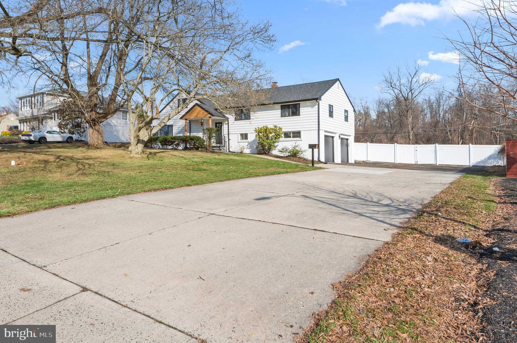 549 Austin Dr photo 3