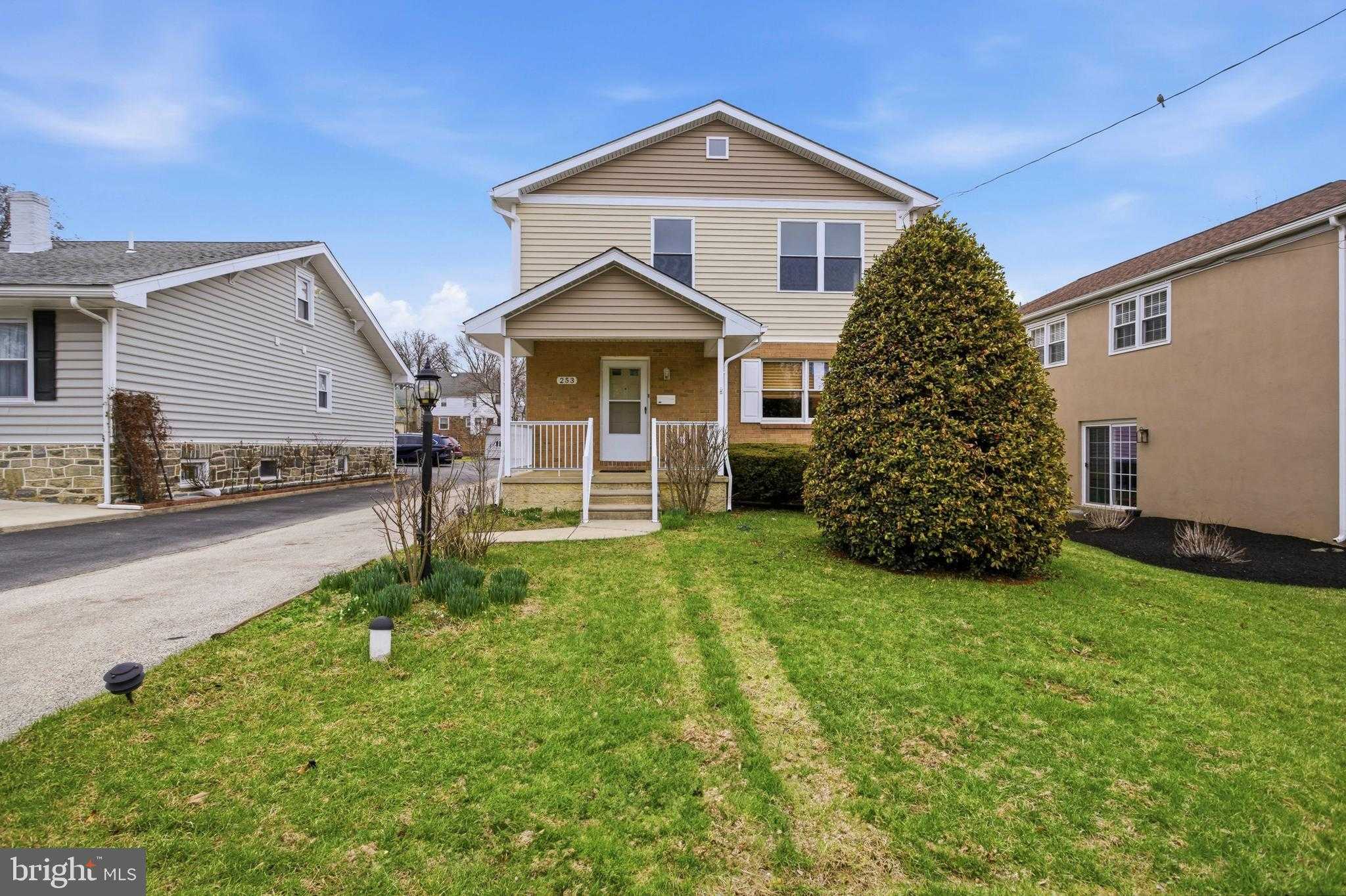 253 Saxer Ave, Springfield