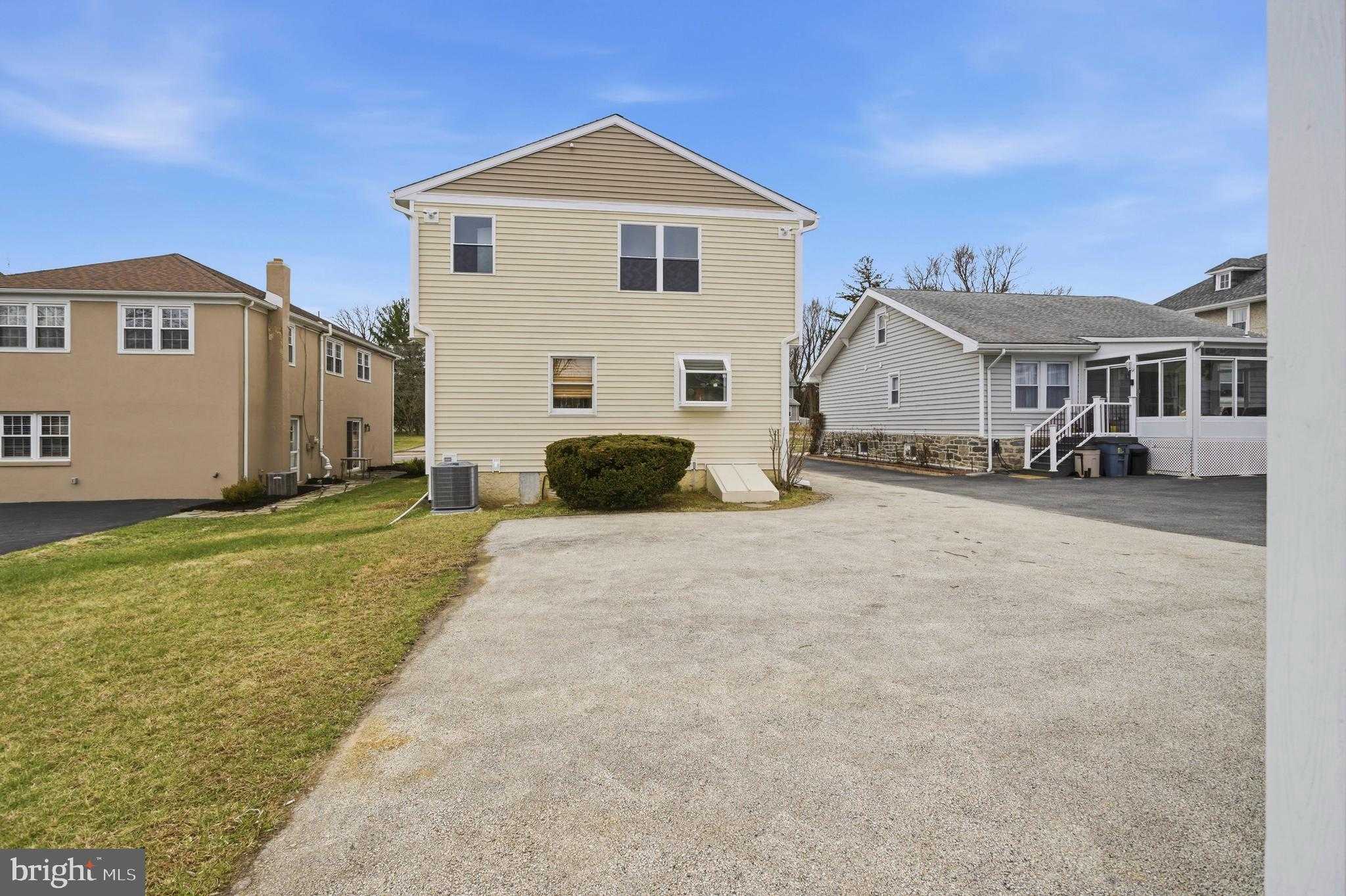 253 Saxer Ave photo 42