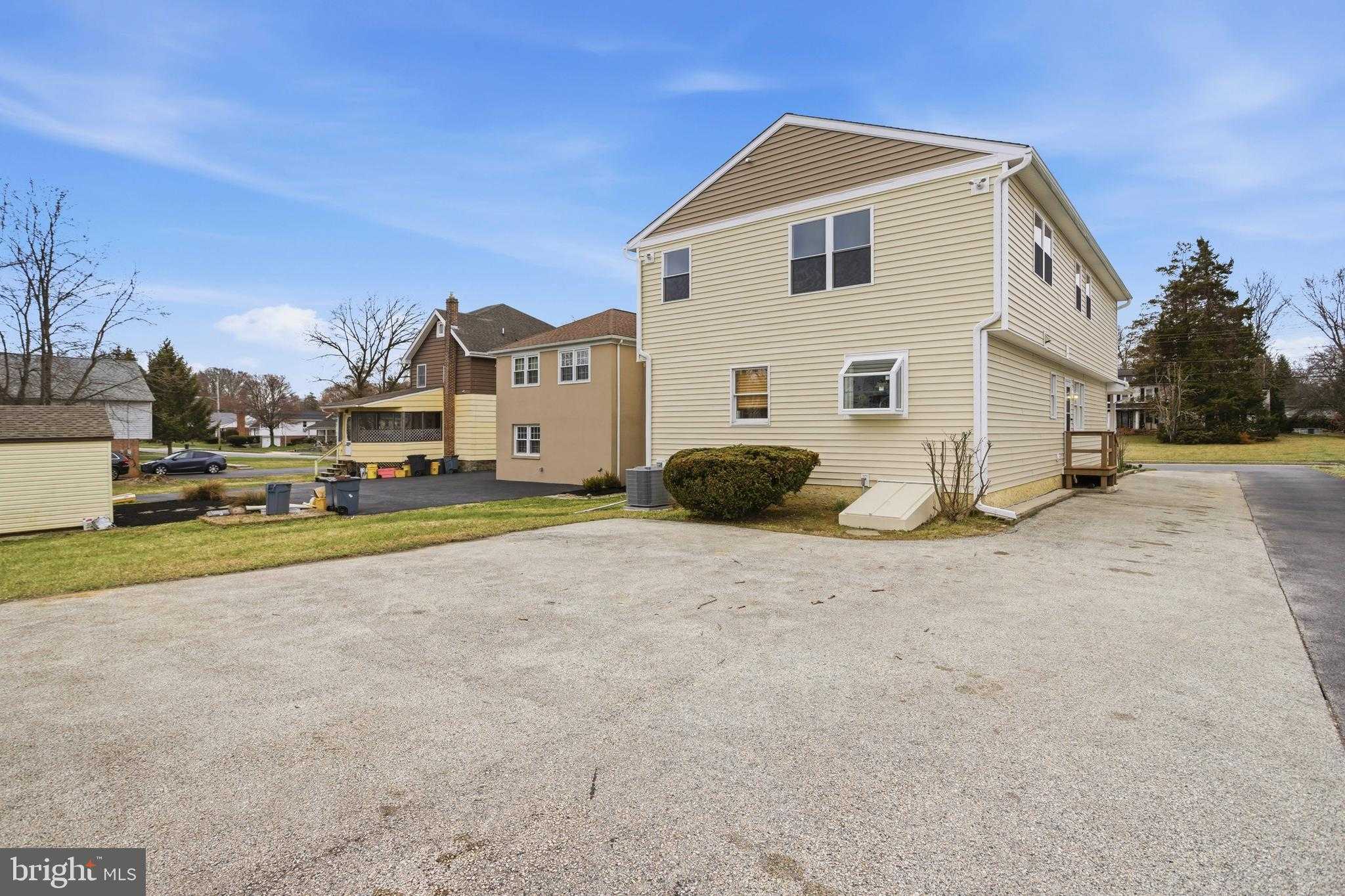 253 Saxer Ave photo 43