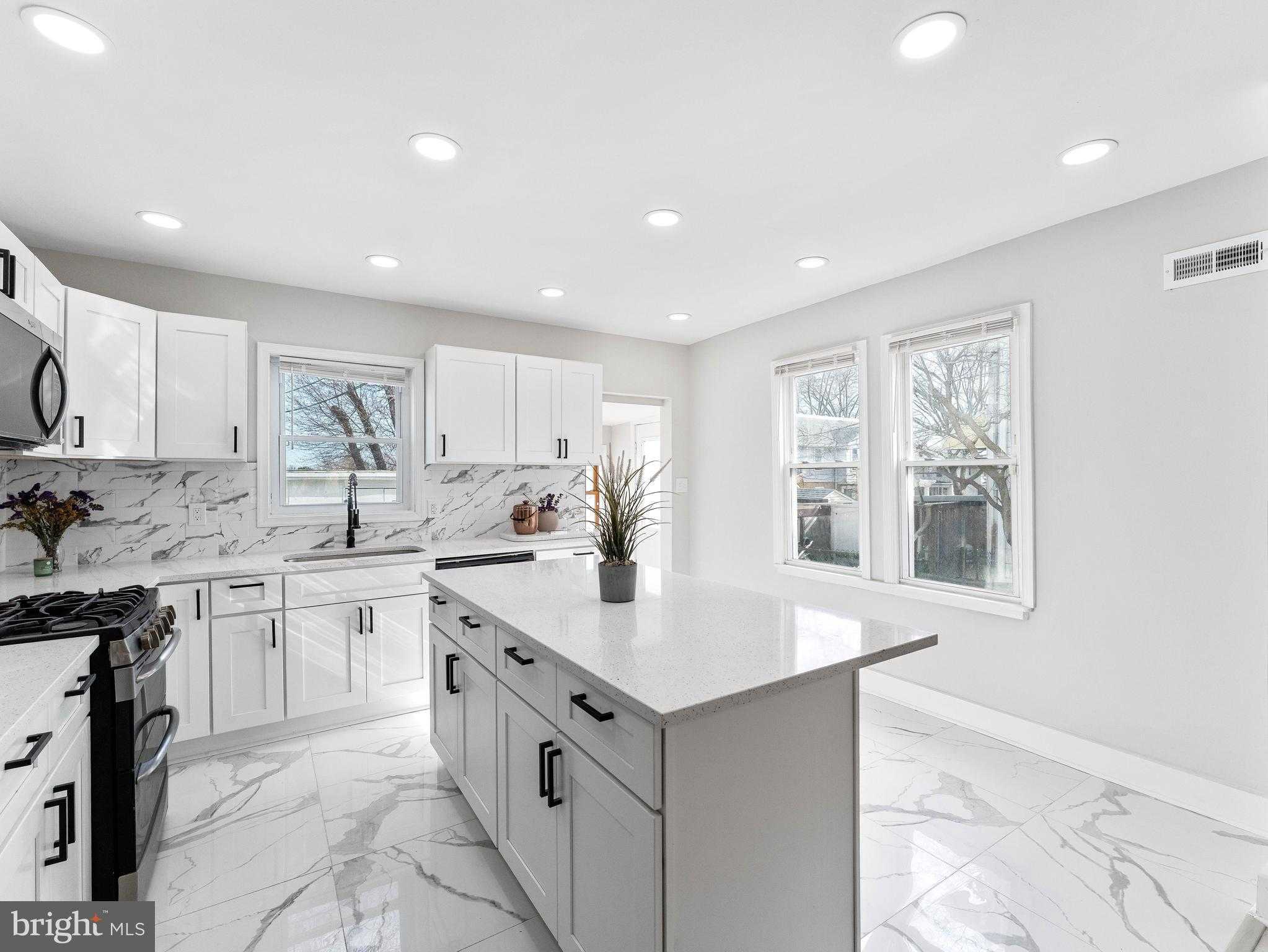 7911 Loretto Ave photo 11