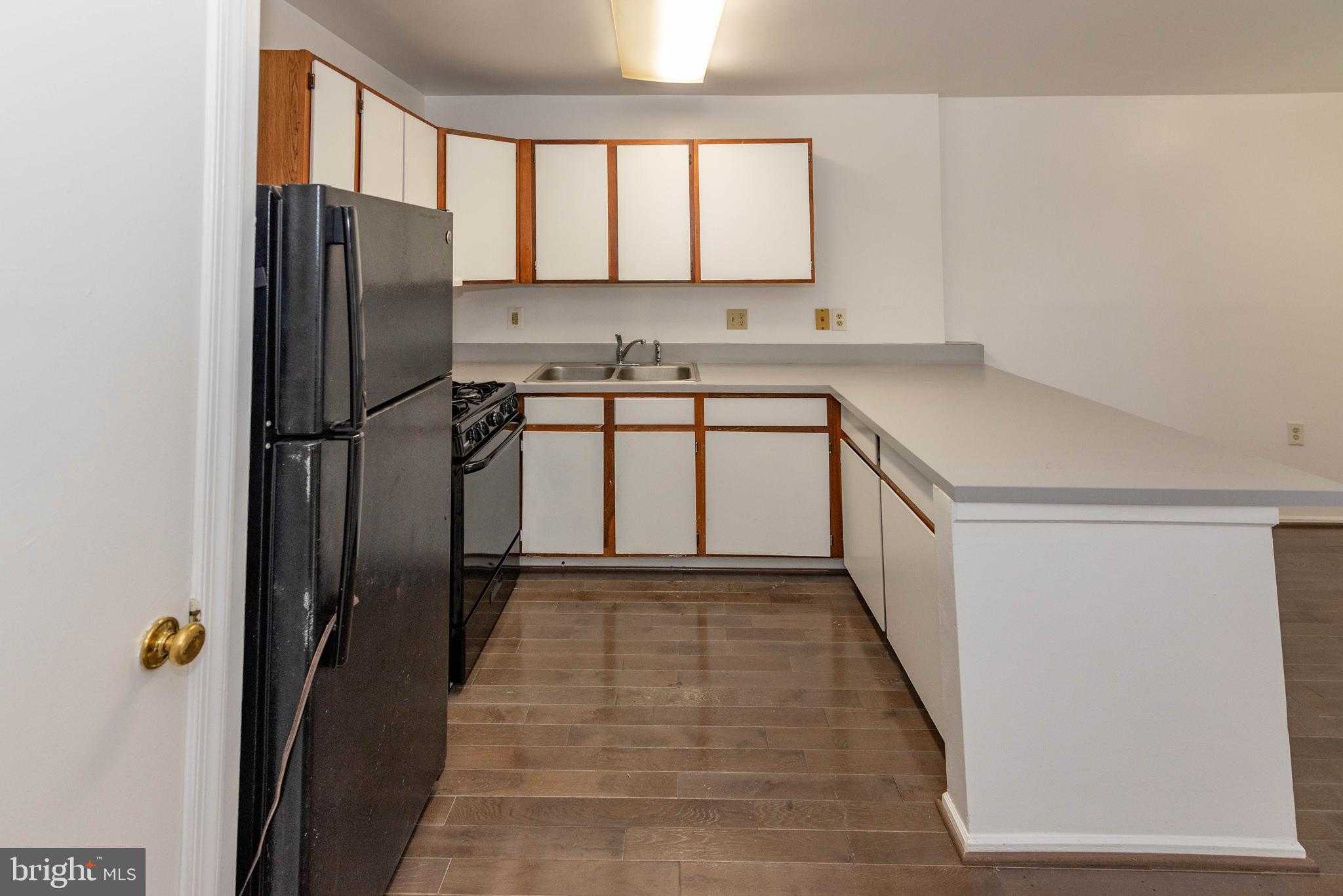 1009 Hillman St photo 4