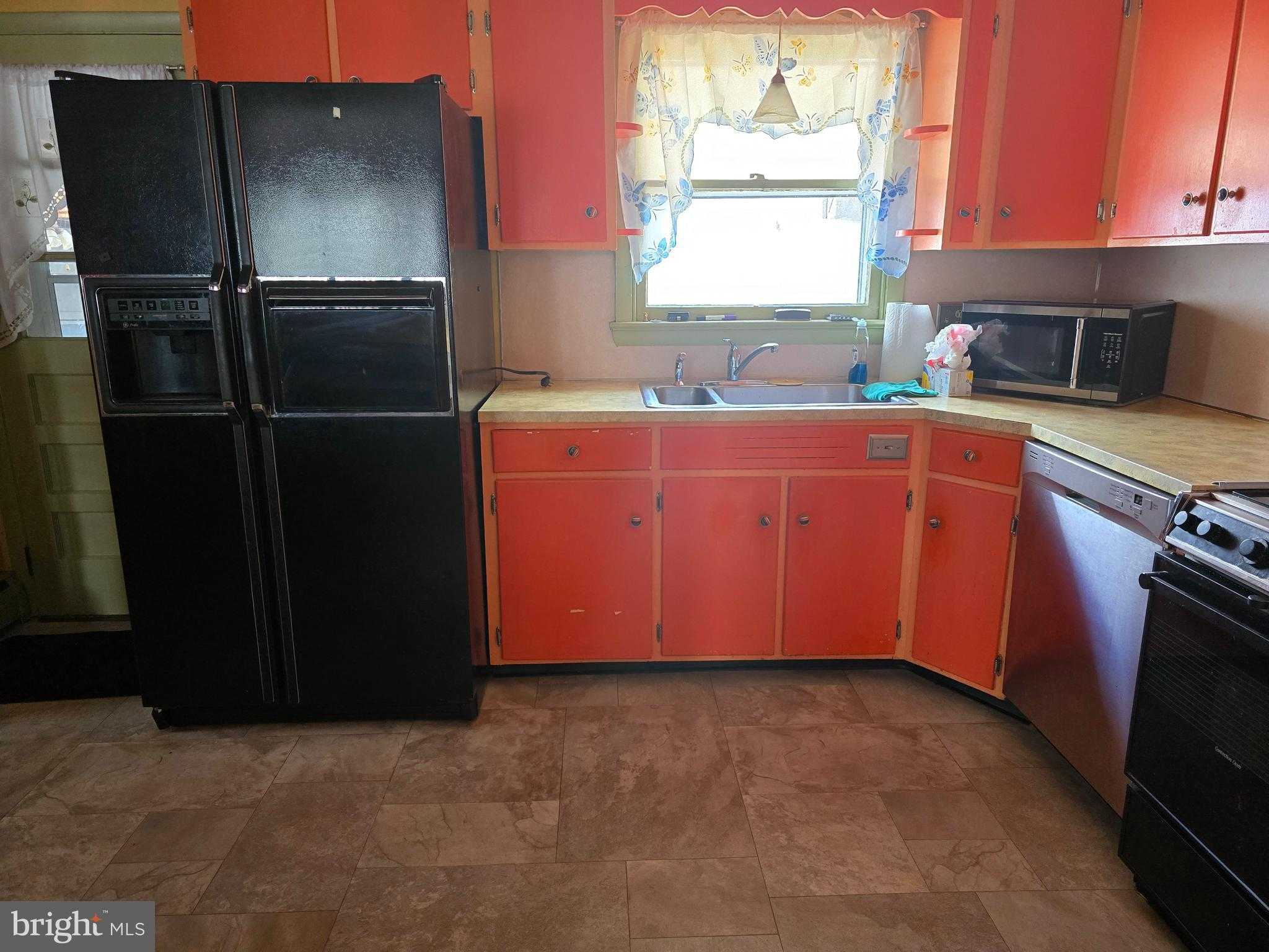 548 N Franklin St photo 4