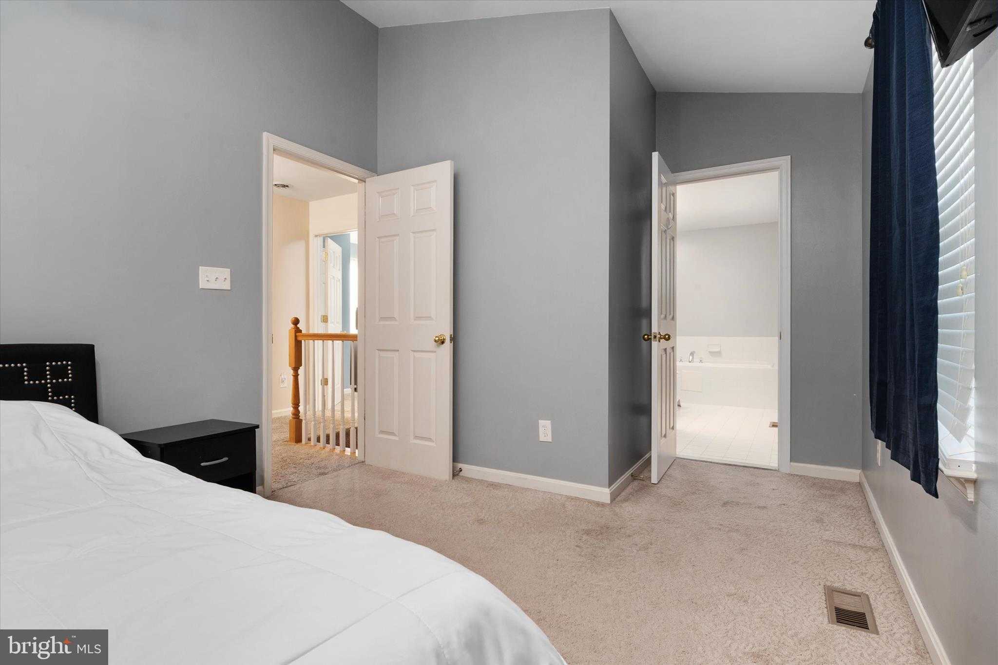 462 Lincoln Dr photo 15