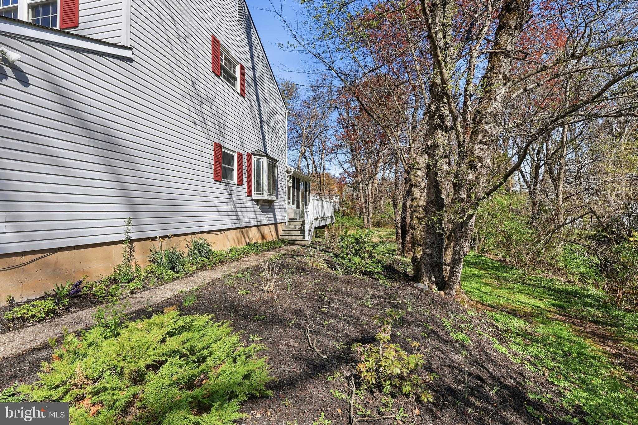 221 Valley Dr photo 56