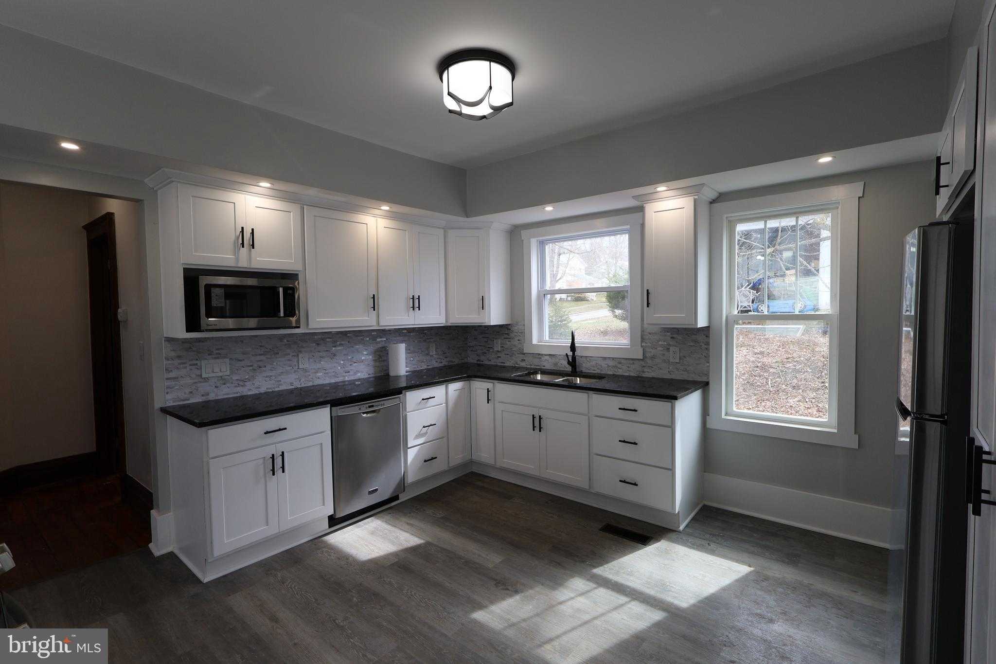 506 S Main St photo 30