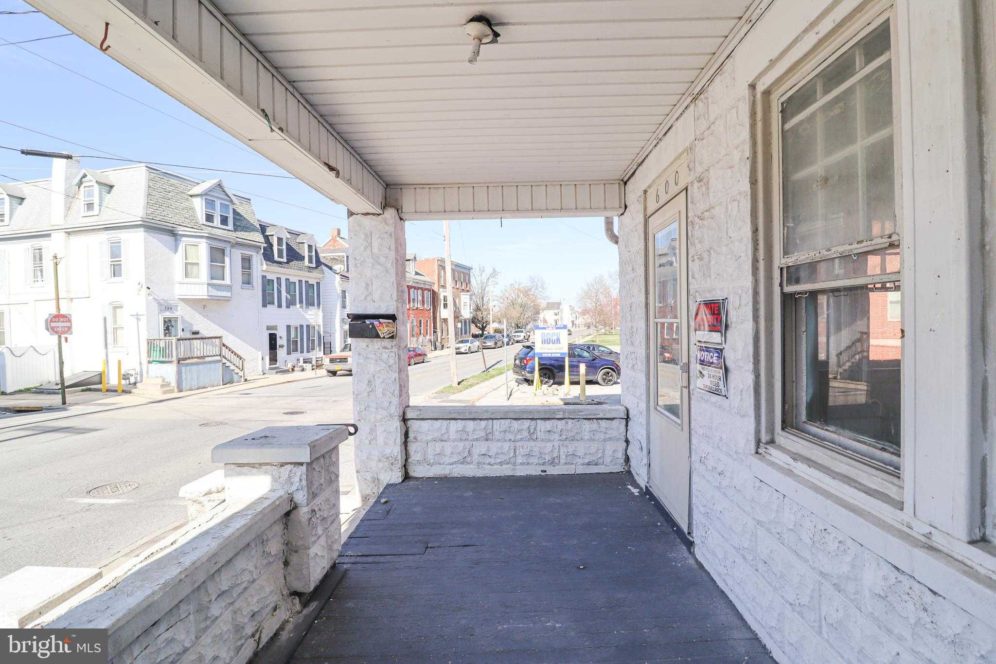 600 W College Ave photo 5