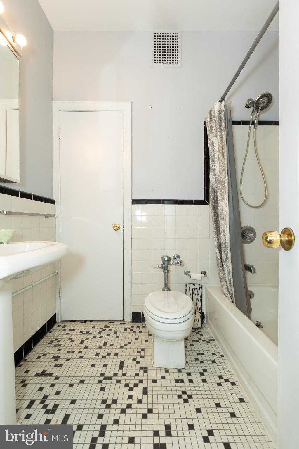 1 E Chase St photo 12