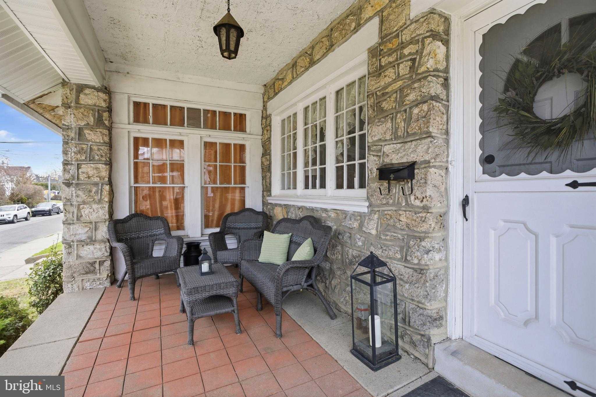 90 Ridley Ave photo 4