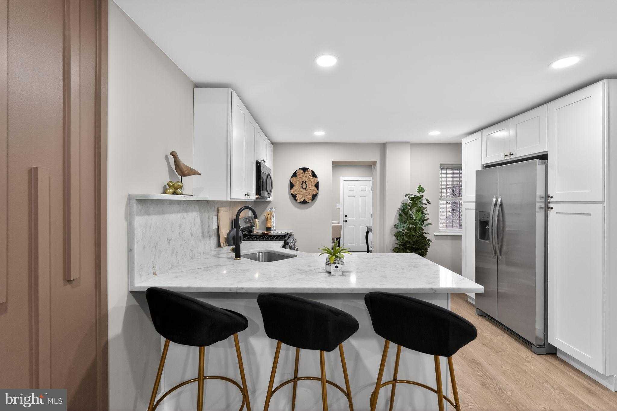 1537 Latona St photo 11