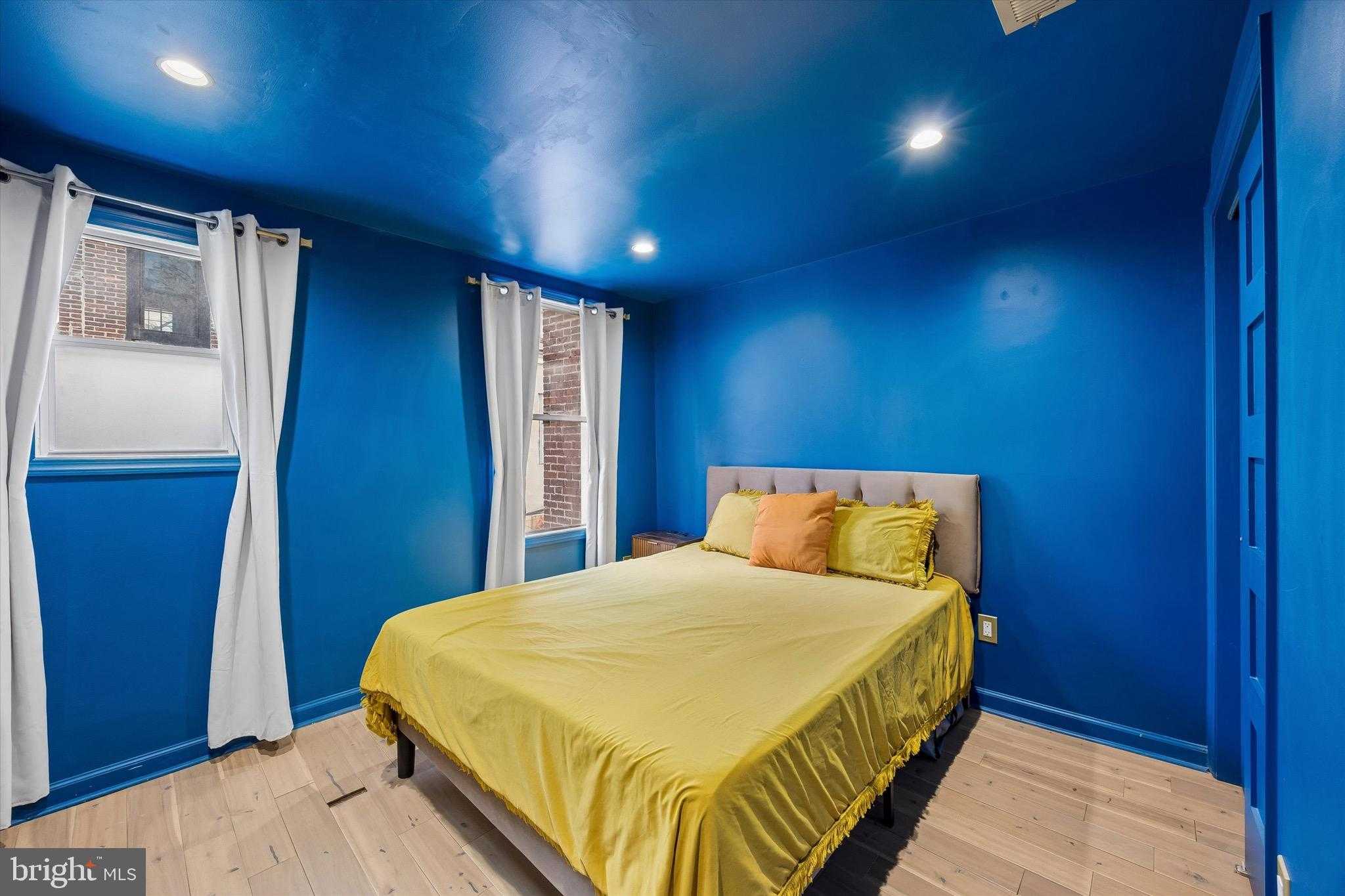 531 Queen St photo 17